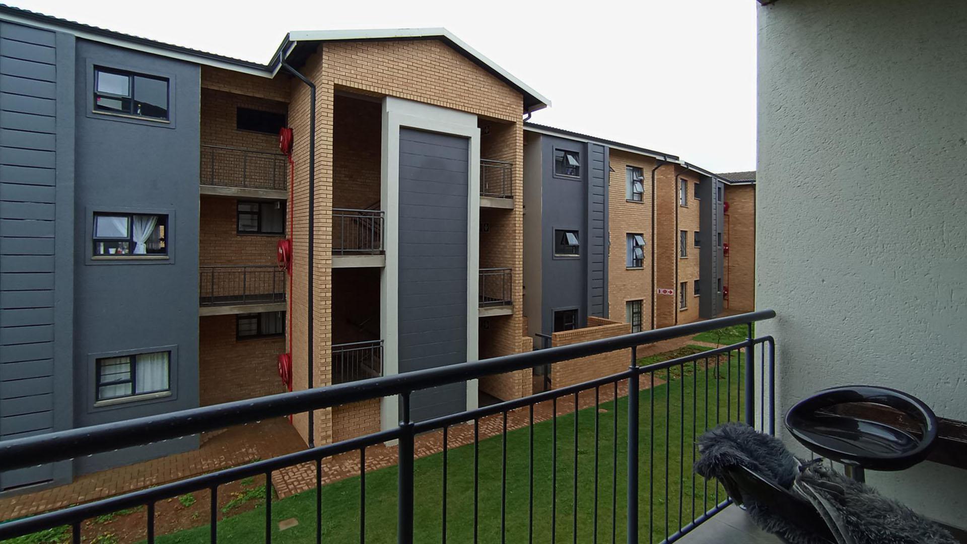 Balcony - 4 square meters of property in Sinoville