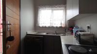 Kitchen - 7 square meters of property in Sinoville