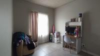 Bed Room 1 - 12 square meters of property in Sinoville