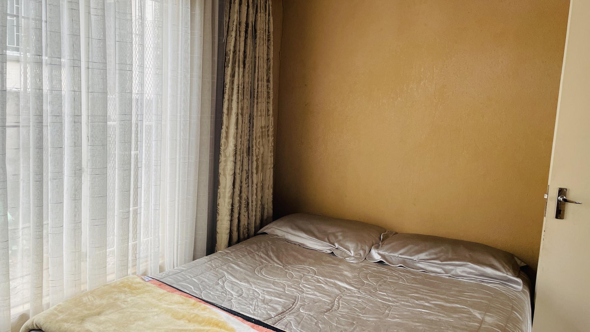 Bed Room 1 of property in Duvha Park