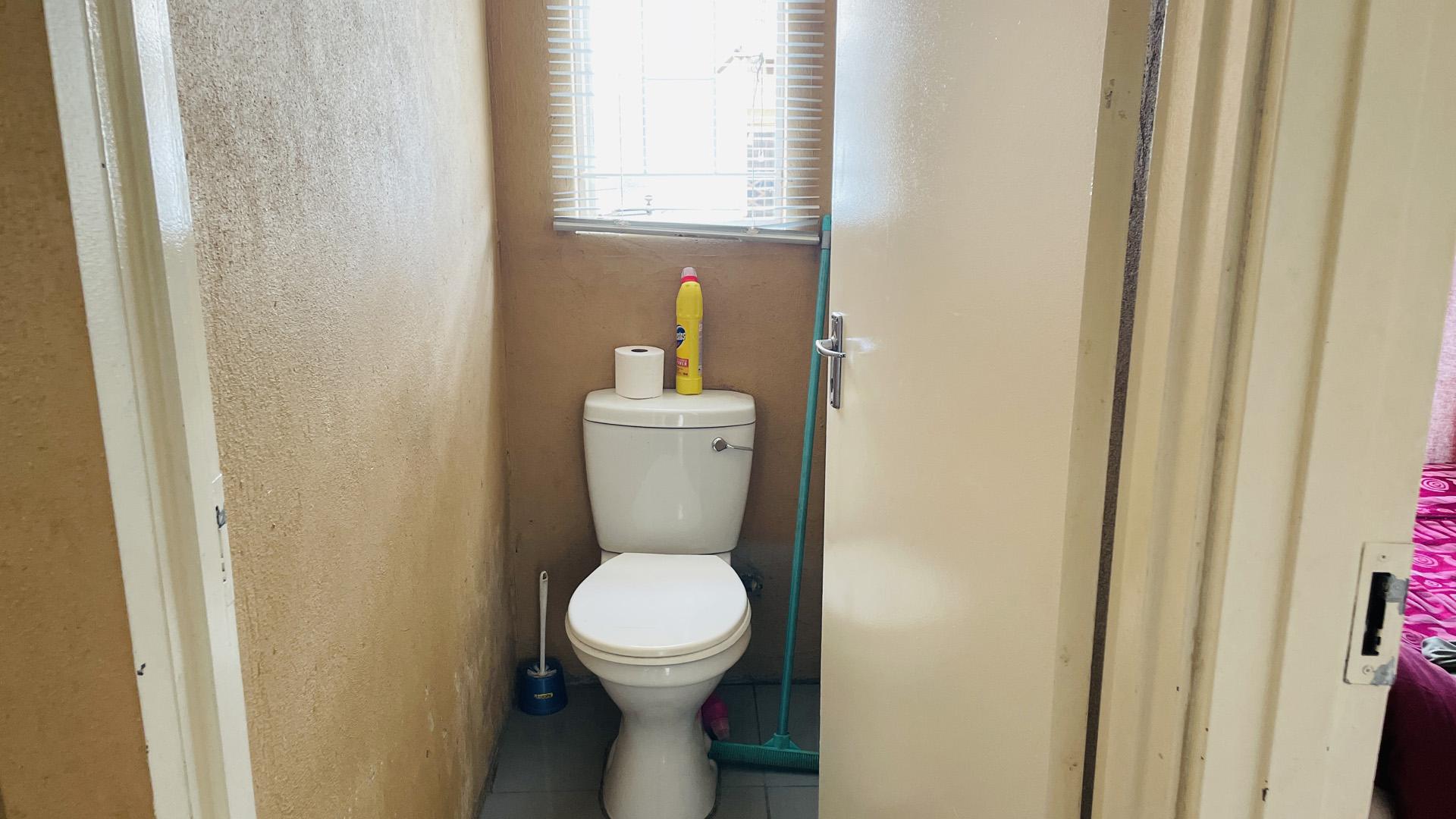 Bathroom 1 of property in Duvha Park