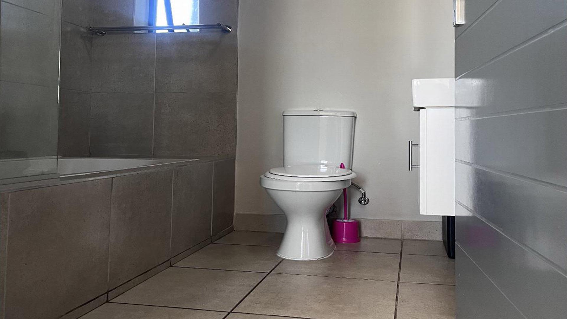 Bathroom 1 of property in Bellville