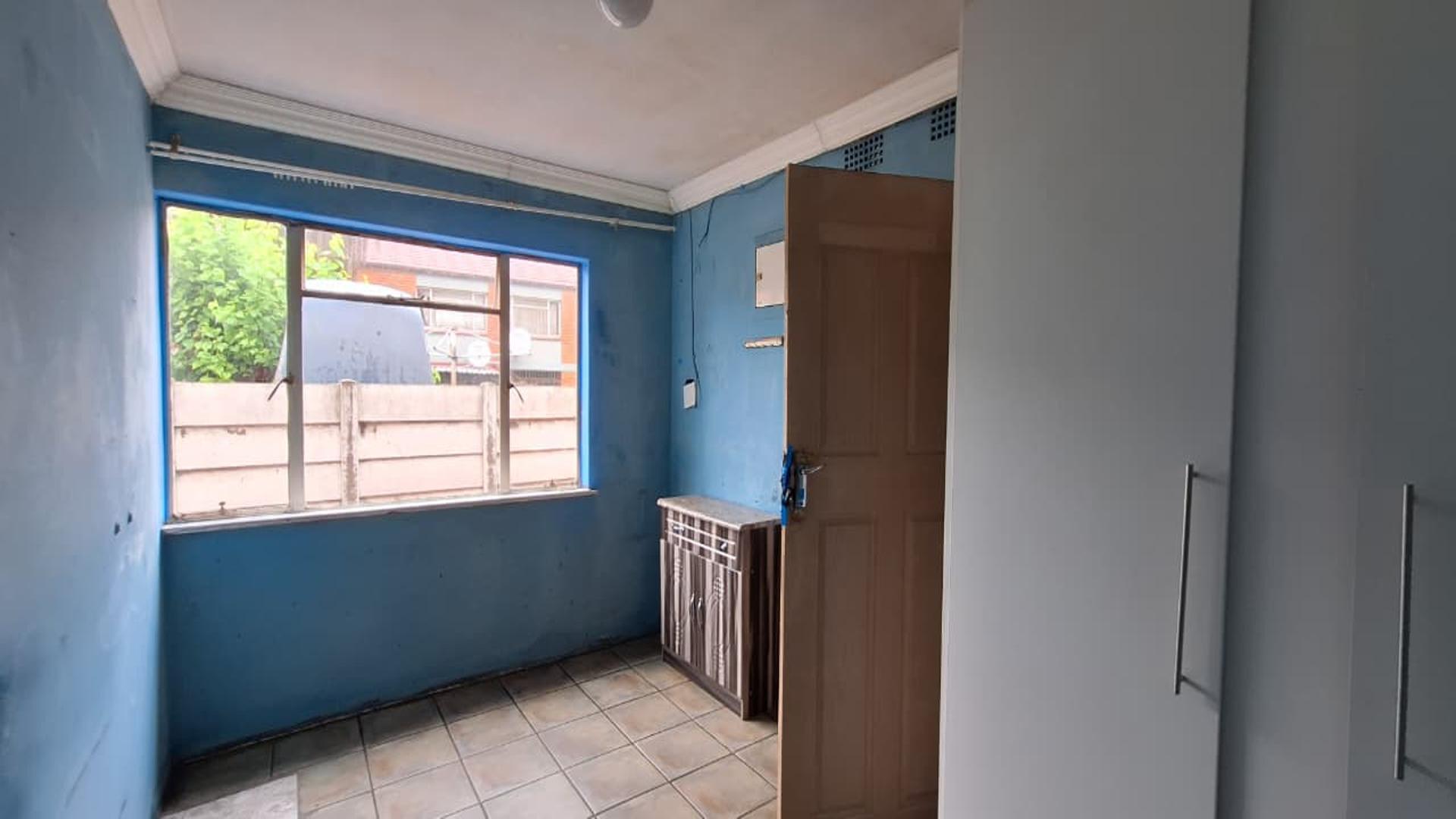 Bed Room 1 - 11 square meters of property in Georgetown