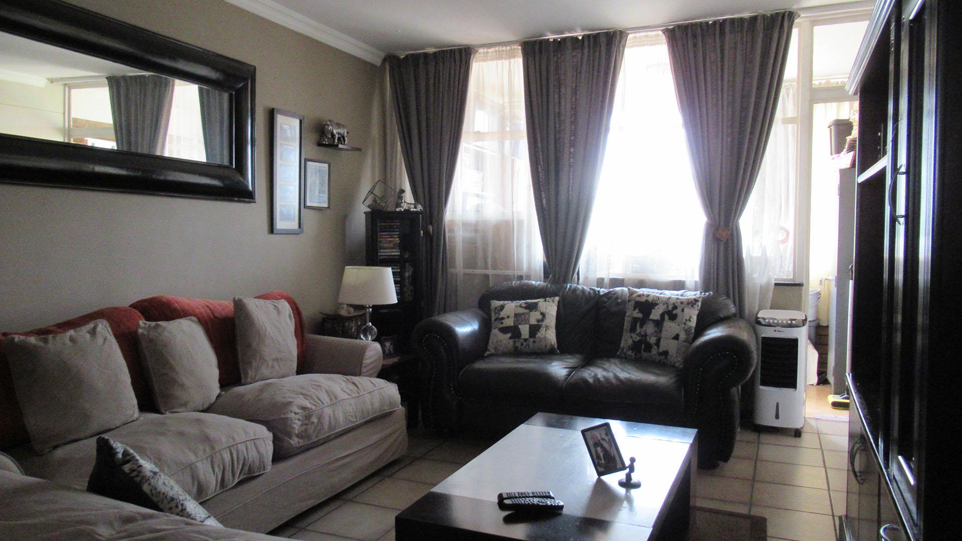 Lounges - 31 square meters of property in Eastleigh