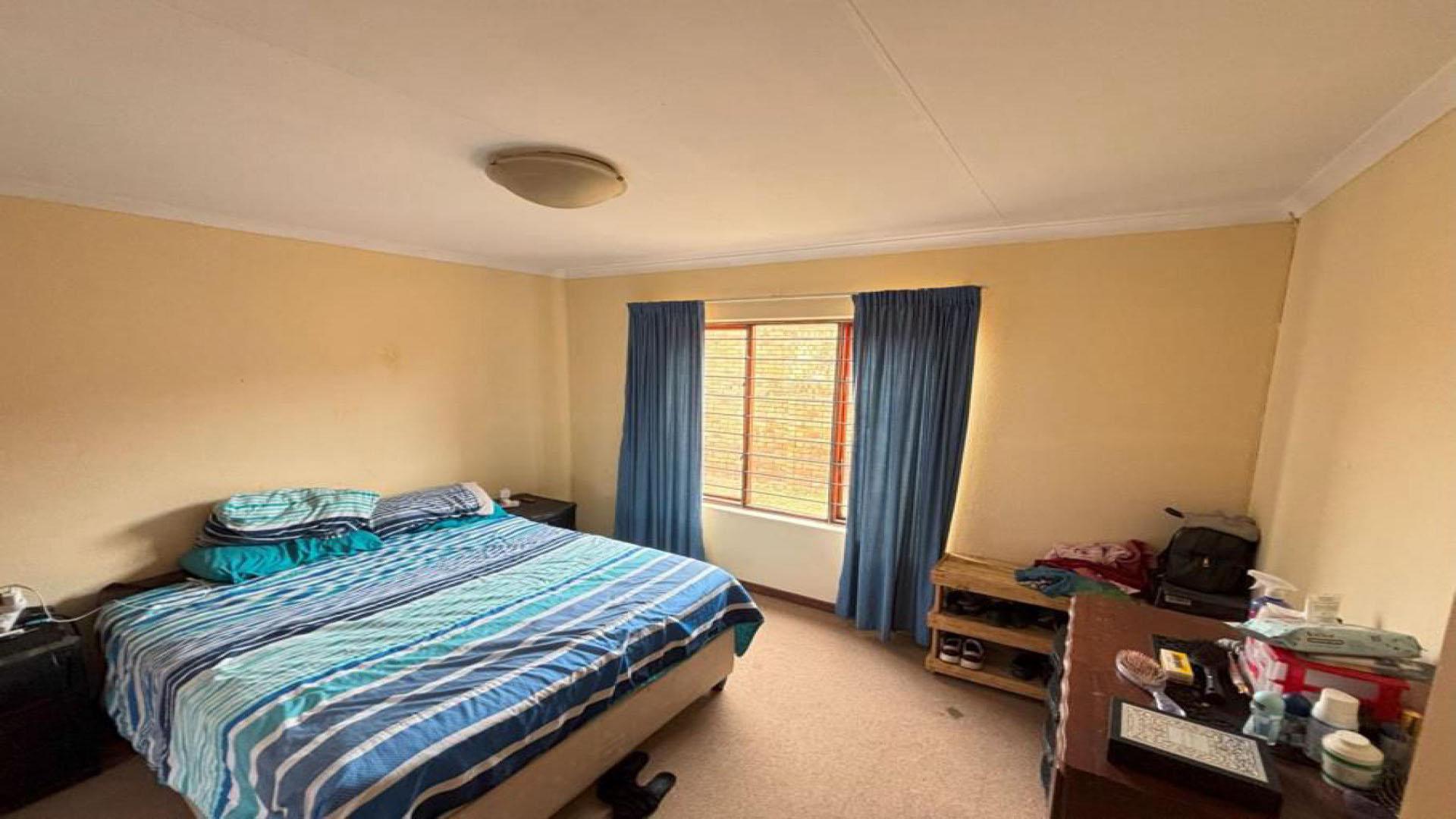 Bed Room 1 of property in Krugersdorp