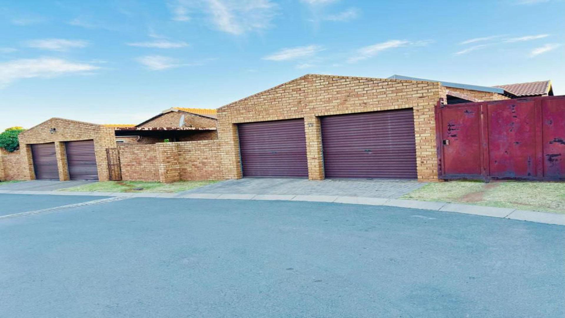 Front View of property in Krugersdorp