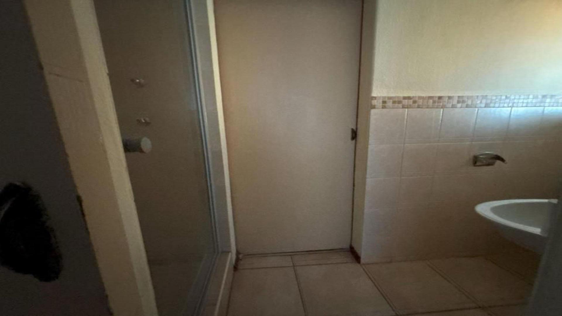 Bathroom 1 of property in Krugersdorp