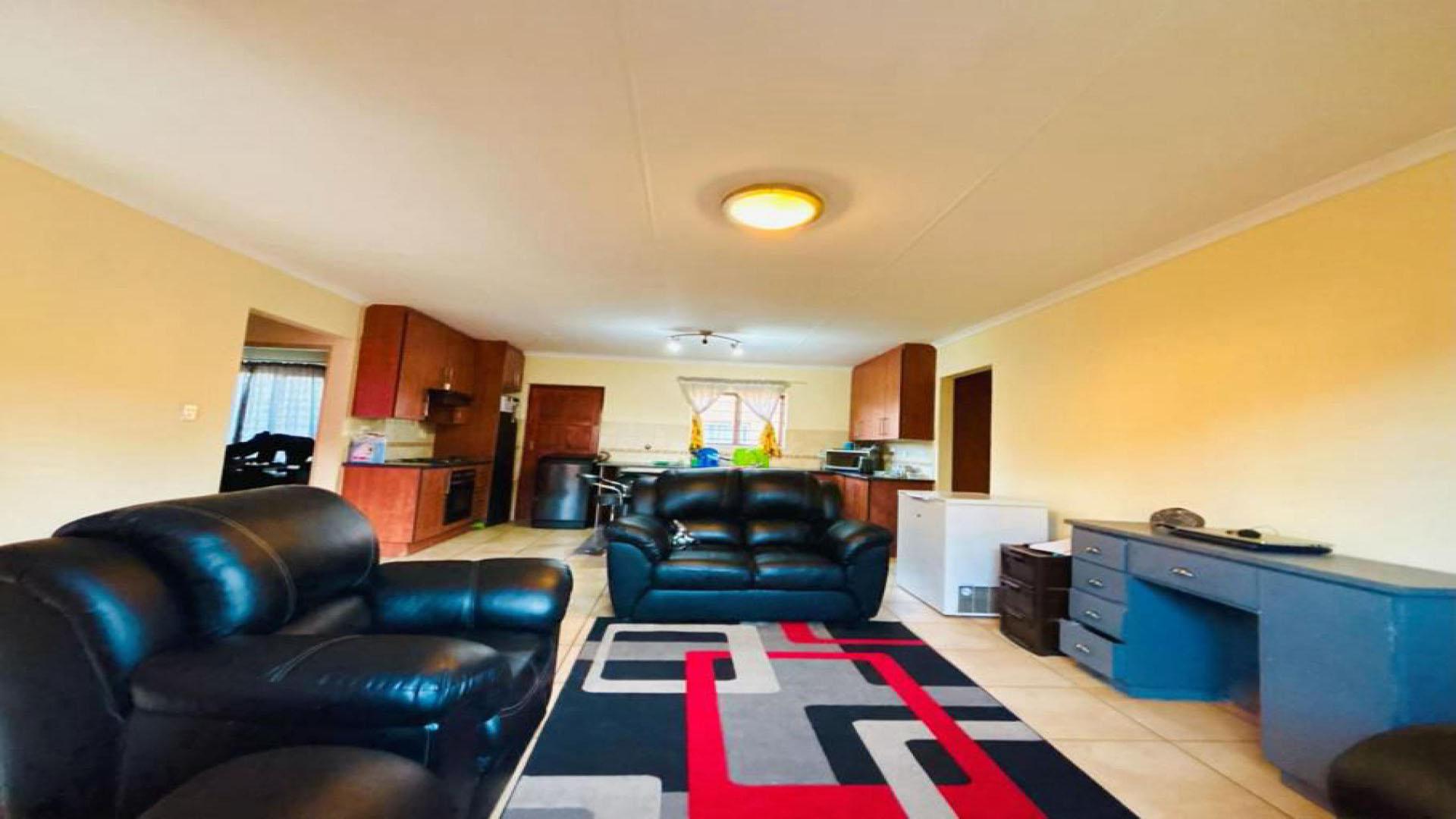 Lounges of property in Krugersdorp