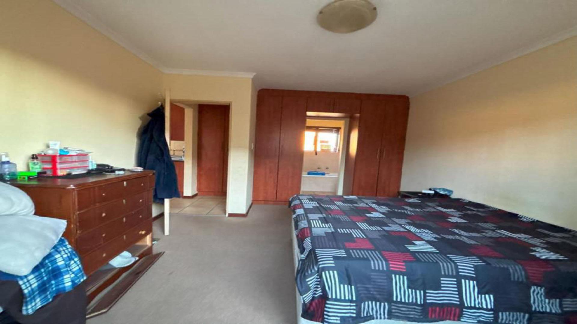 Bed Room 2 of property in Krugersdorp