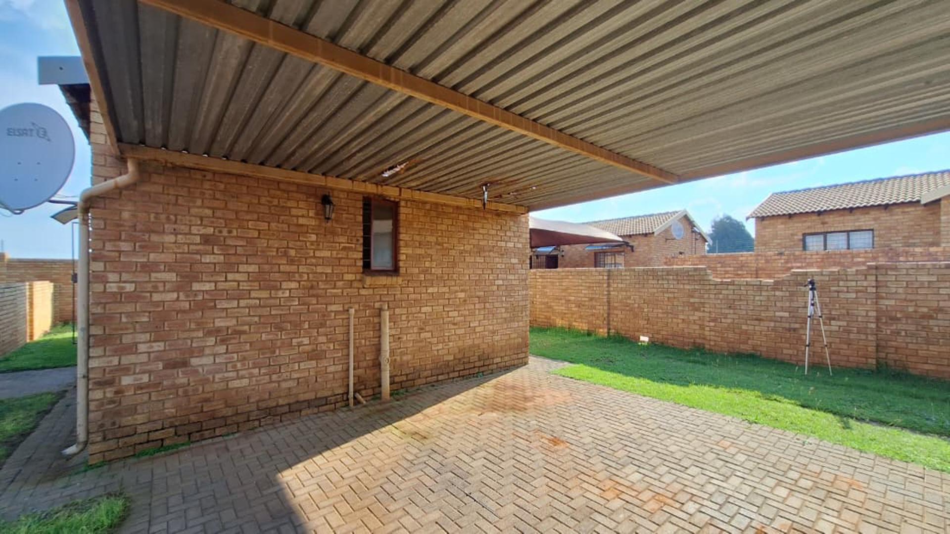 Carport  of property in Krugersdorp