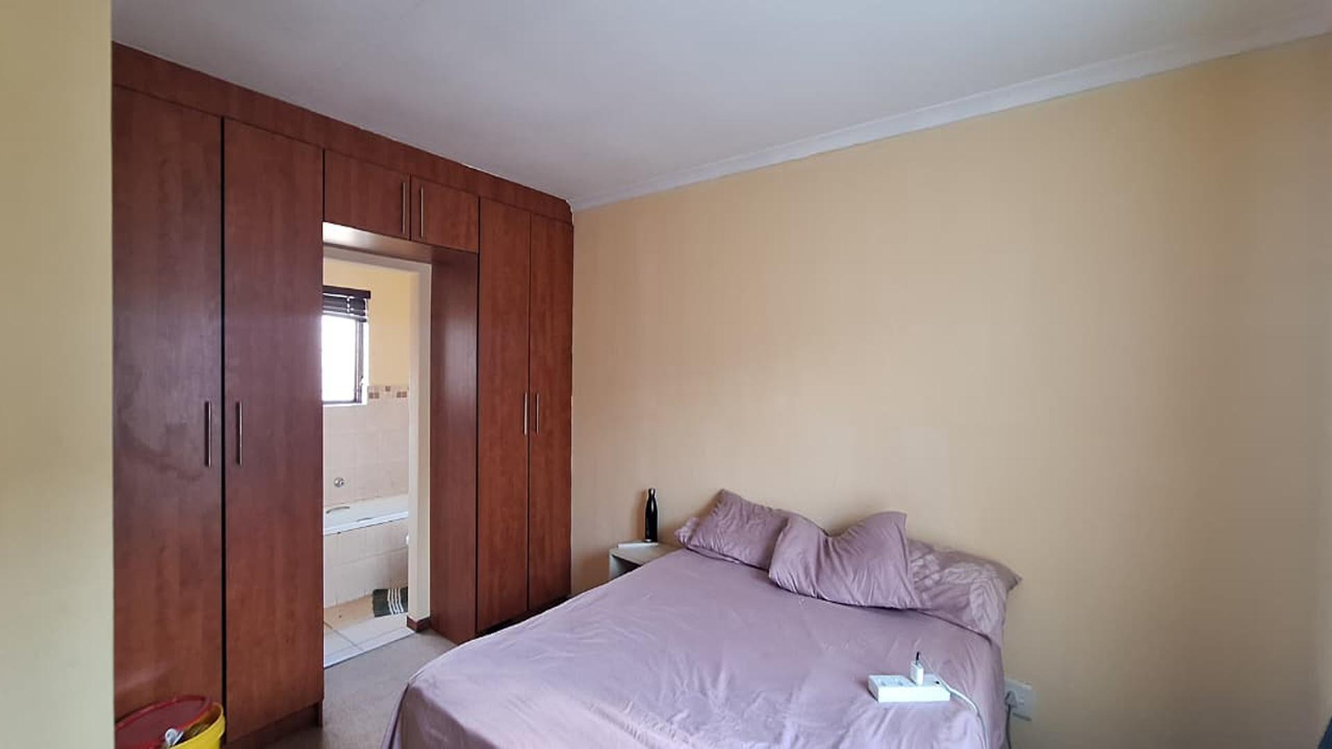 Bed Room 3 - 16 square meters of property in Krugersdorp