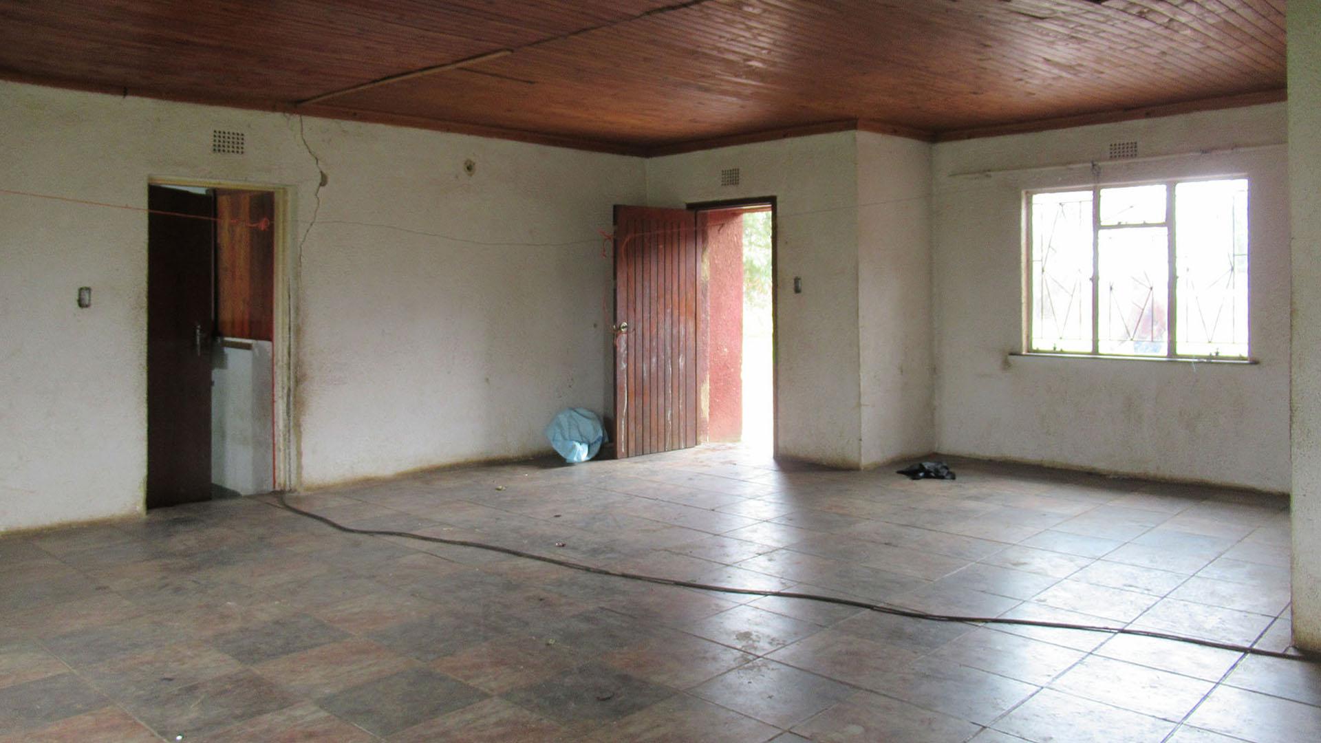 Lounges - 29 square meters of property in Vanderbijlpark