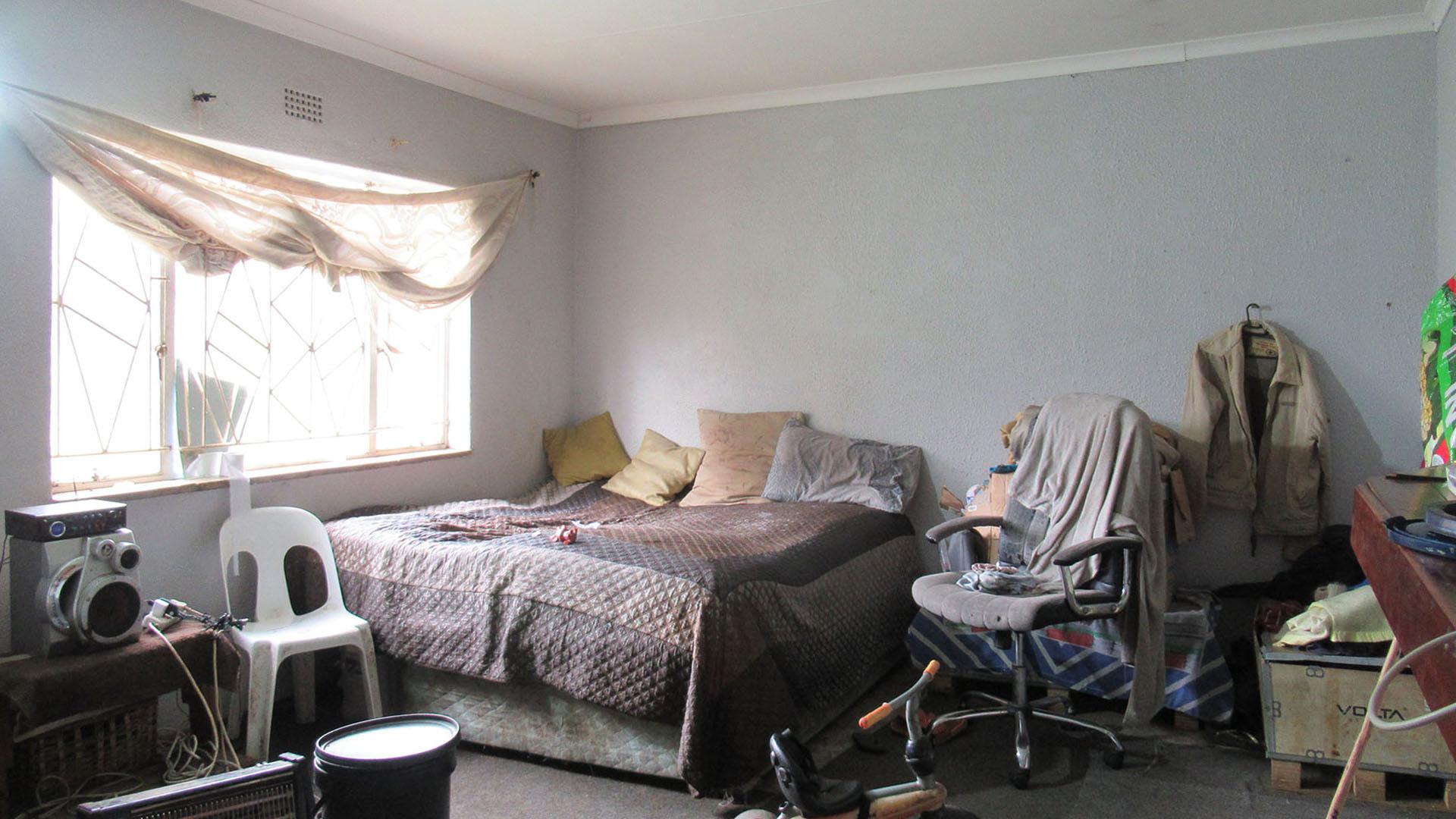 Main Bedroom - 27 square meters of property in Vanderbijlpark
