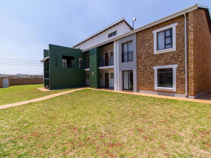 2 Bedroom Simplex for Sale For Sale in Protea Glen - MR705621
