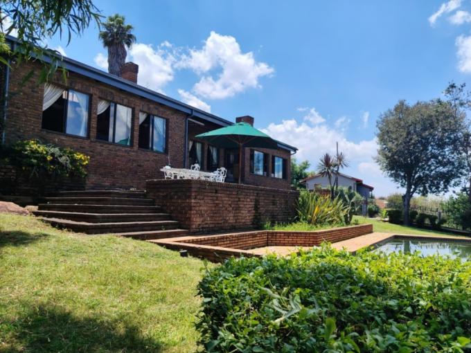 5 Bedroom House for Sale For Sale in Mondeor - MR705623