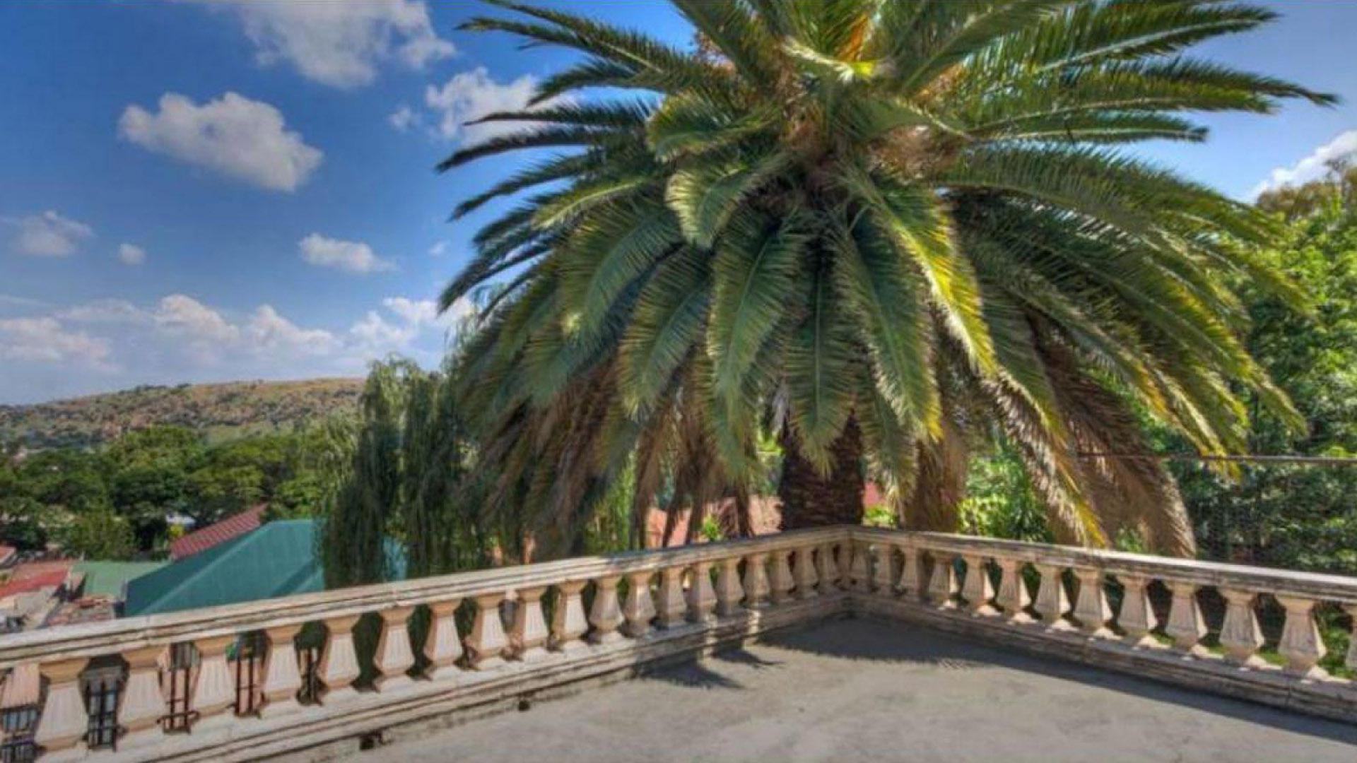 Balcony of property in Bezuidenhout Valley
