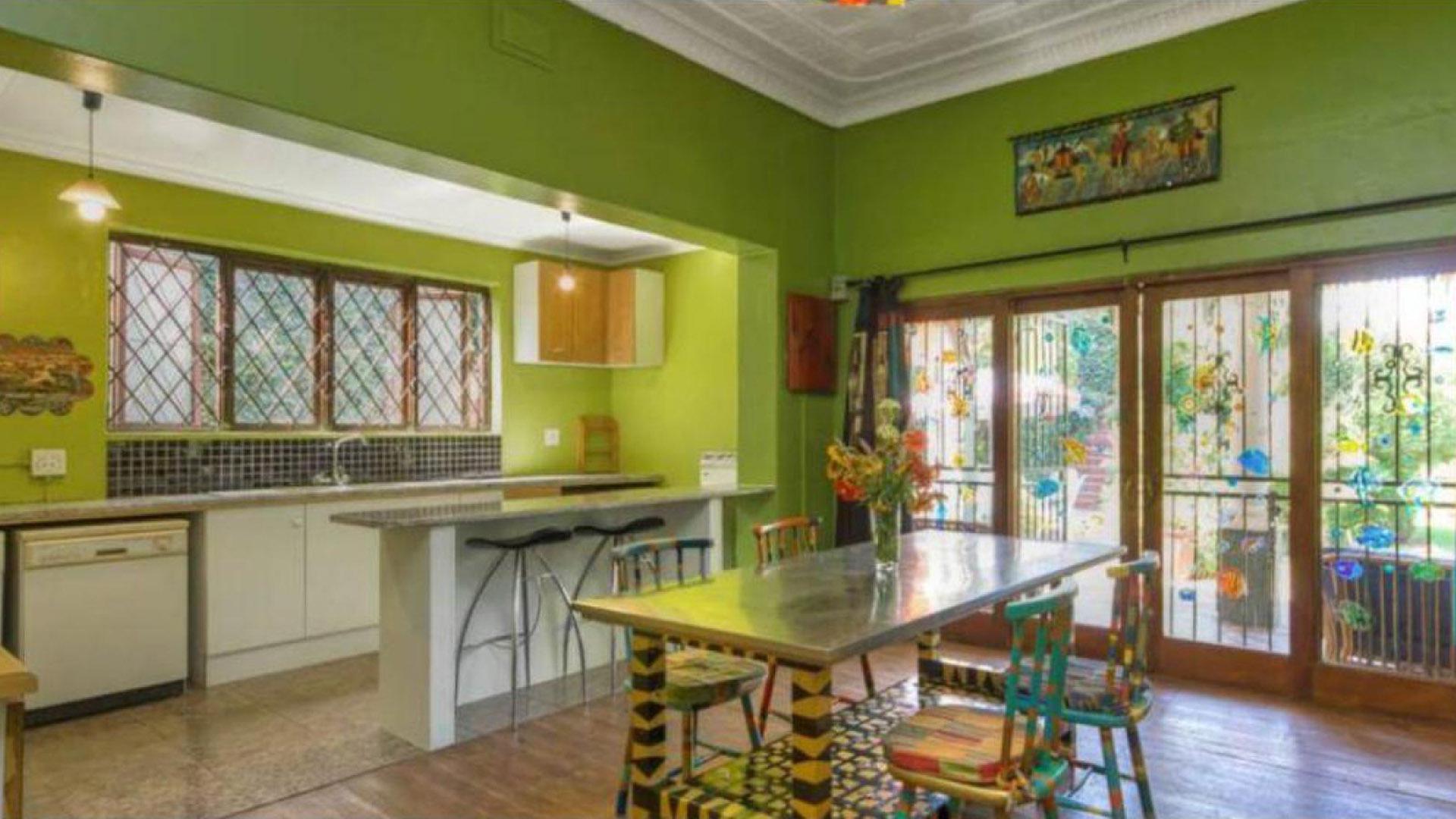 Dining Room of property in Bezuidenhout Valley