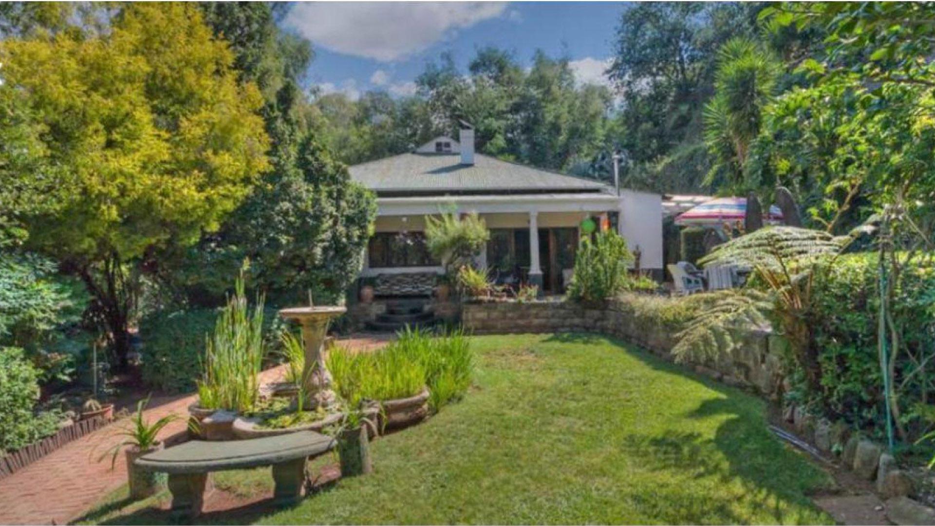 Front View of property in Bezuidenhout Valley