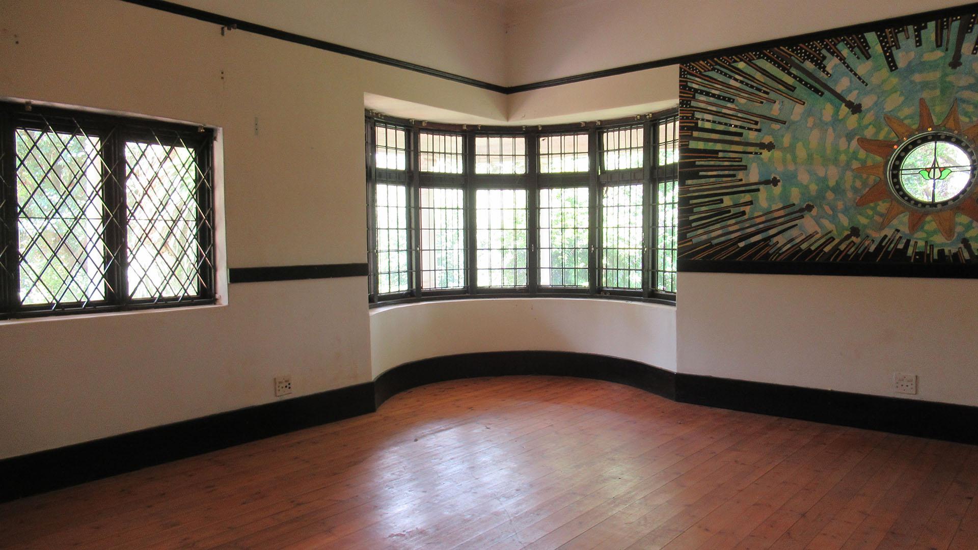 Lounges - 30 square meters of property in Bezuidenhout Valley