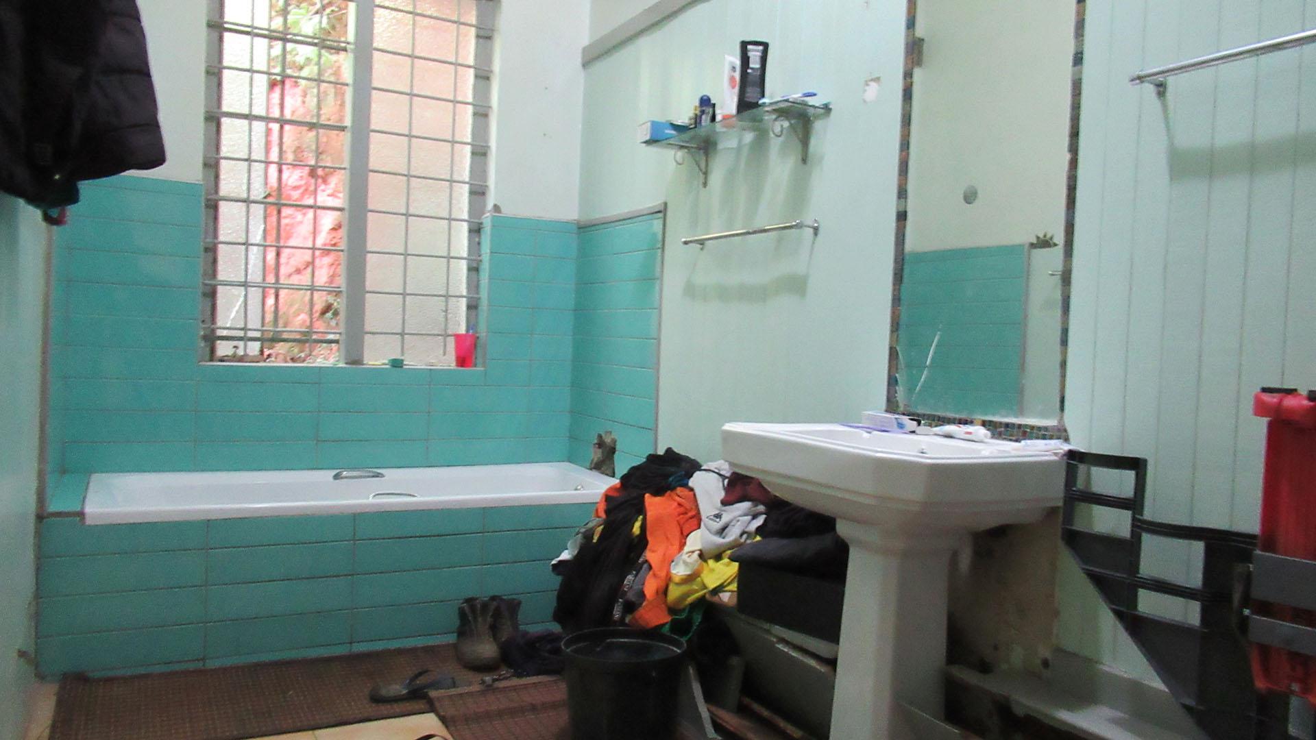 Bed Room 2 - 25 square meters of property in Bezuidenhout Valley