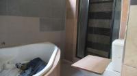 Bathroom 1 - 9 square meters of property in Bezuidenhout Valley