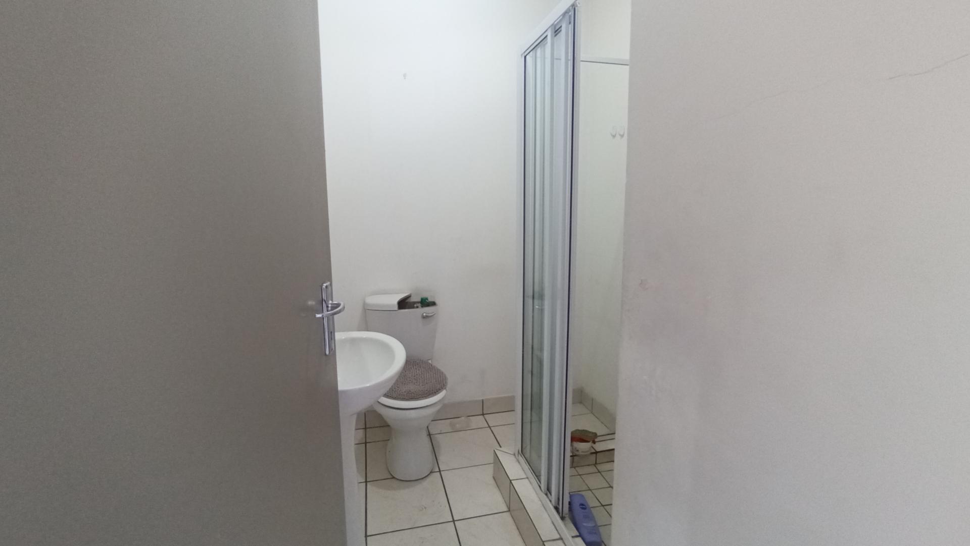 Bathroom 1 - 118 square meters of property in Bellair - DBN