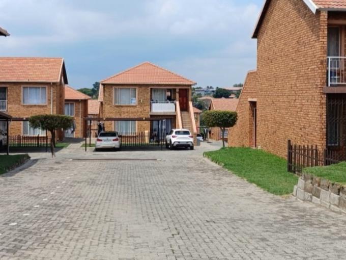 2 Bedroom Simplex for Sale For Sale in Rosettenville - MR705749