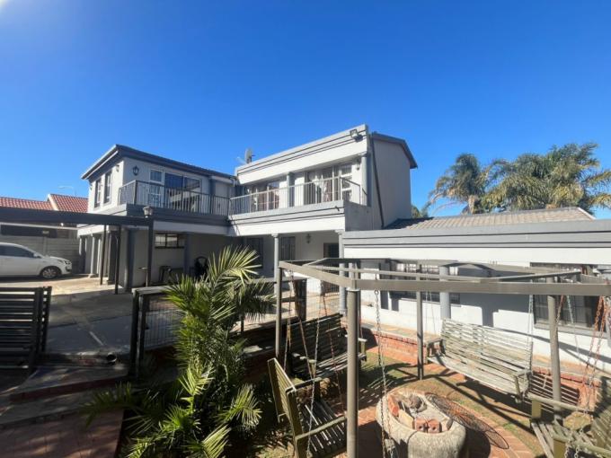 4 Bedroom House for Sale For Sale in Suideroord - MR705754