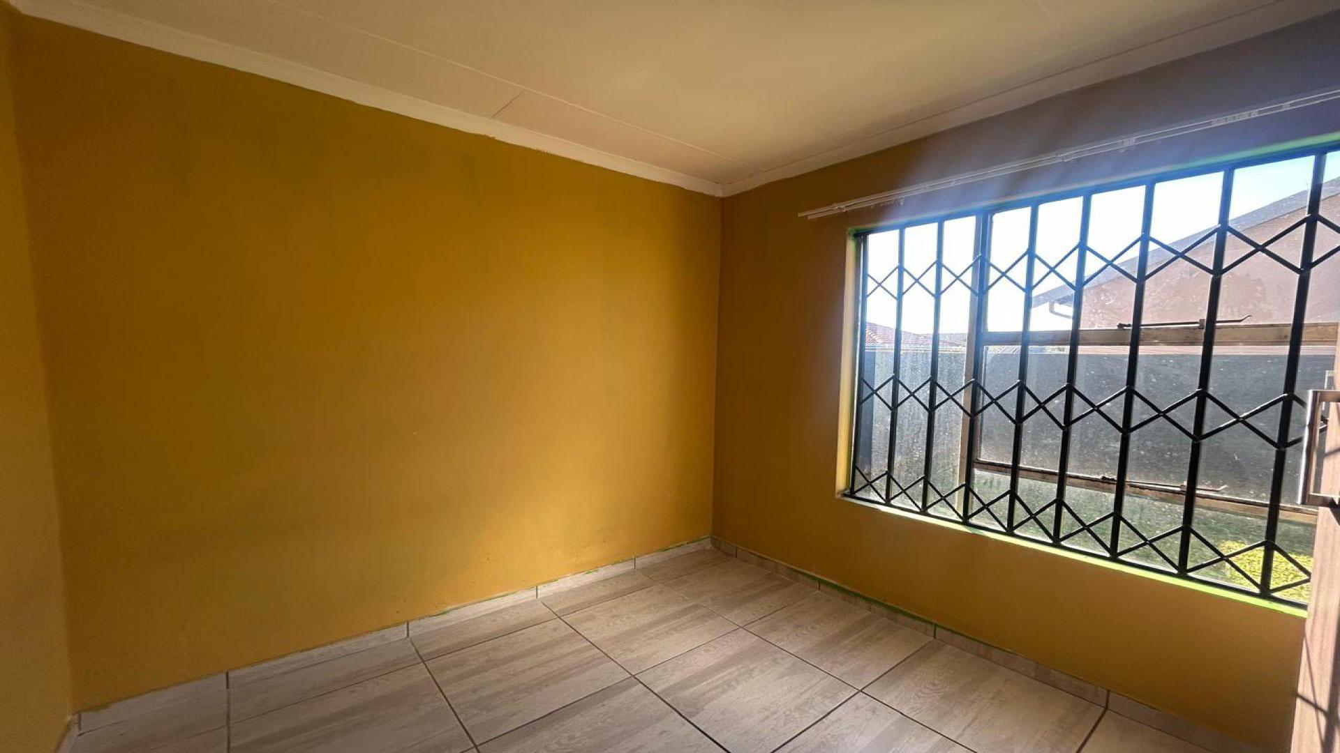 Bed Room 1 of property in Fleurhof