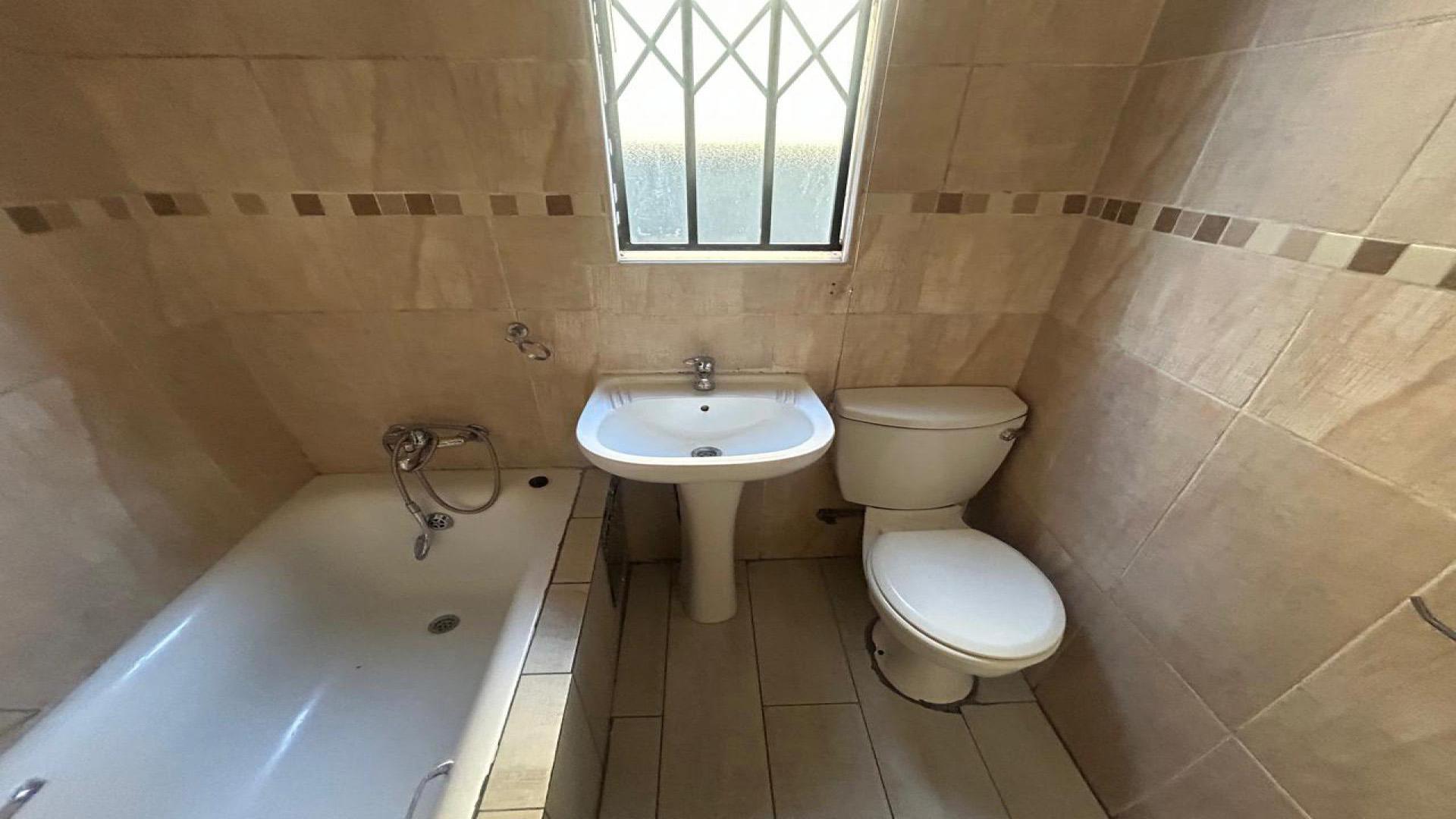 Bathroom 1 of property in Fleurhof