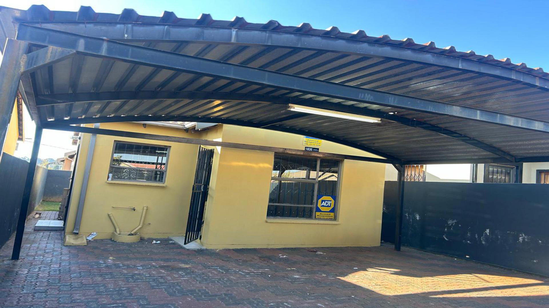 Carport  of property in Fleurhof