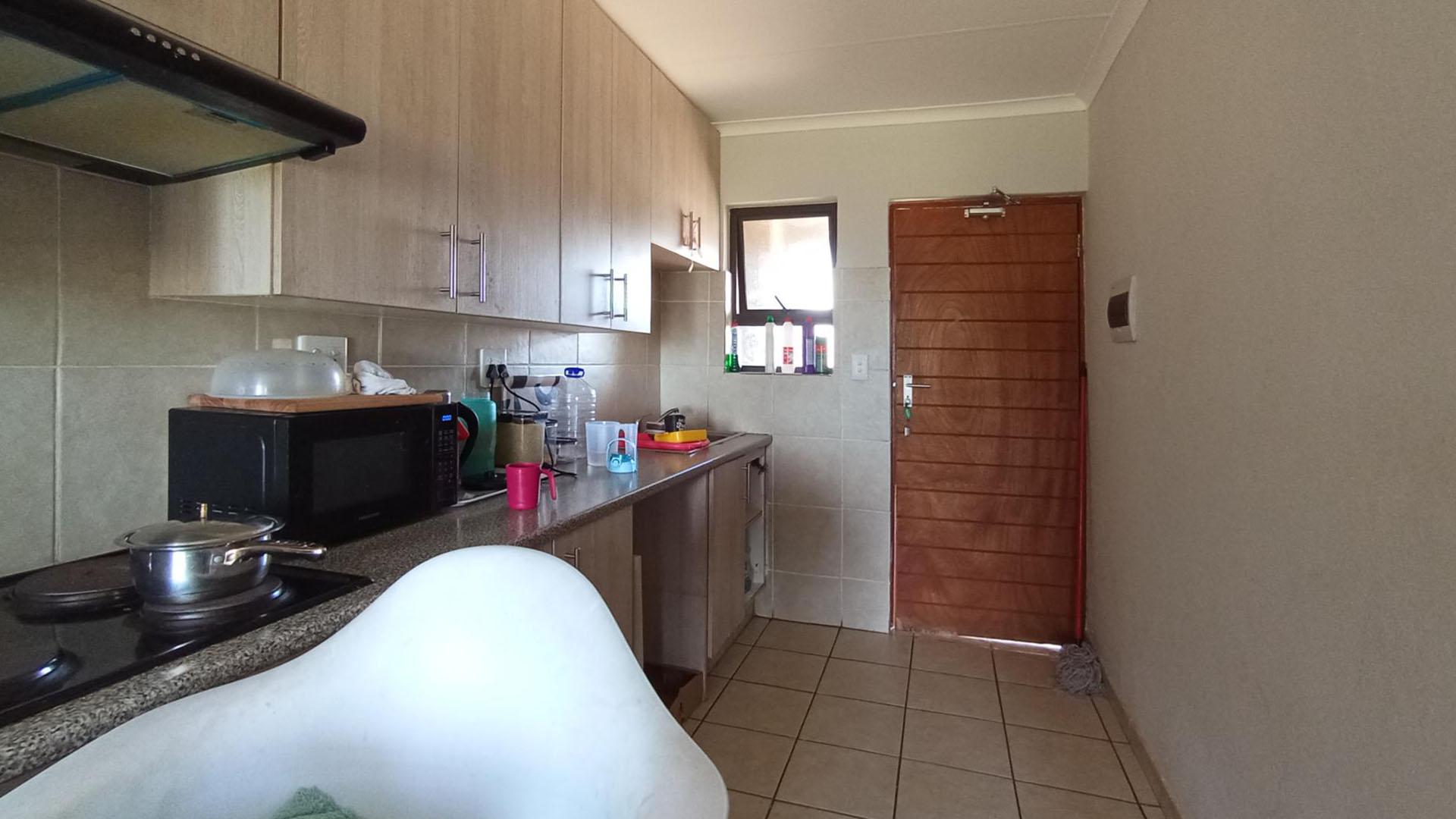 Kitchen - 9 square meters of property in Chantelle