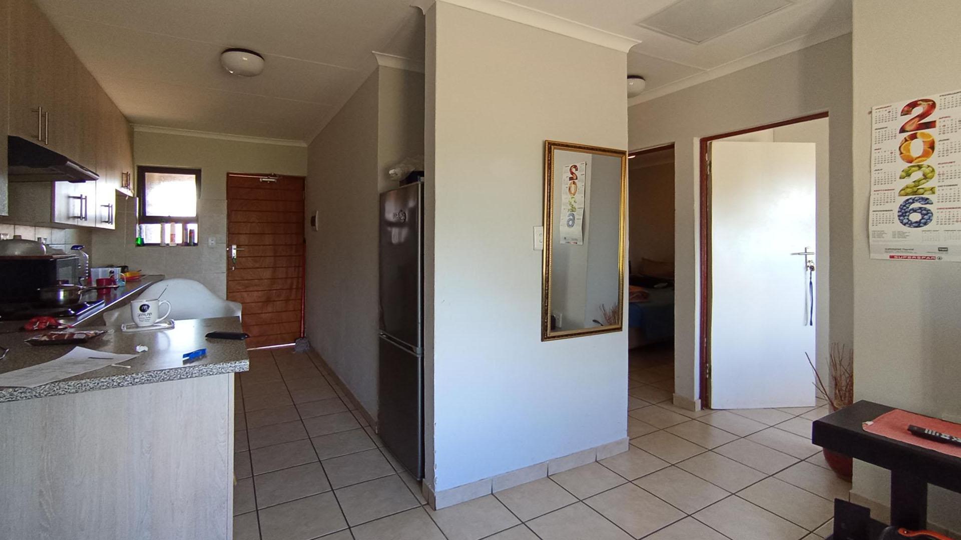 Lounges - 12 square meters of property in Chantelle