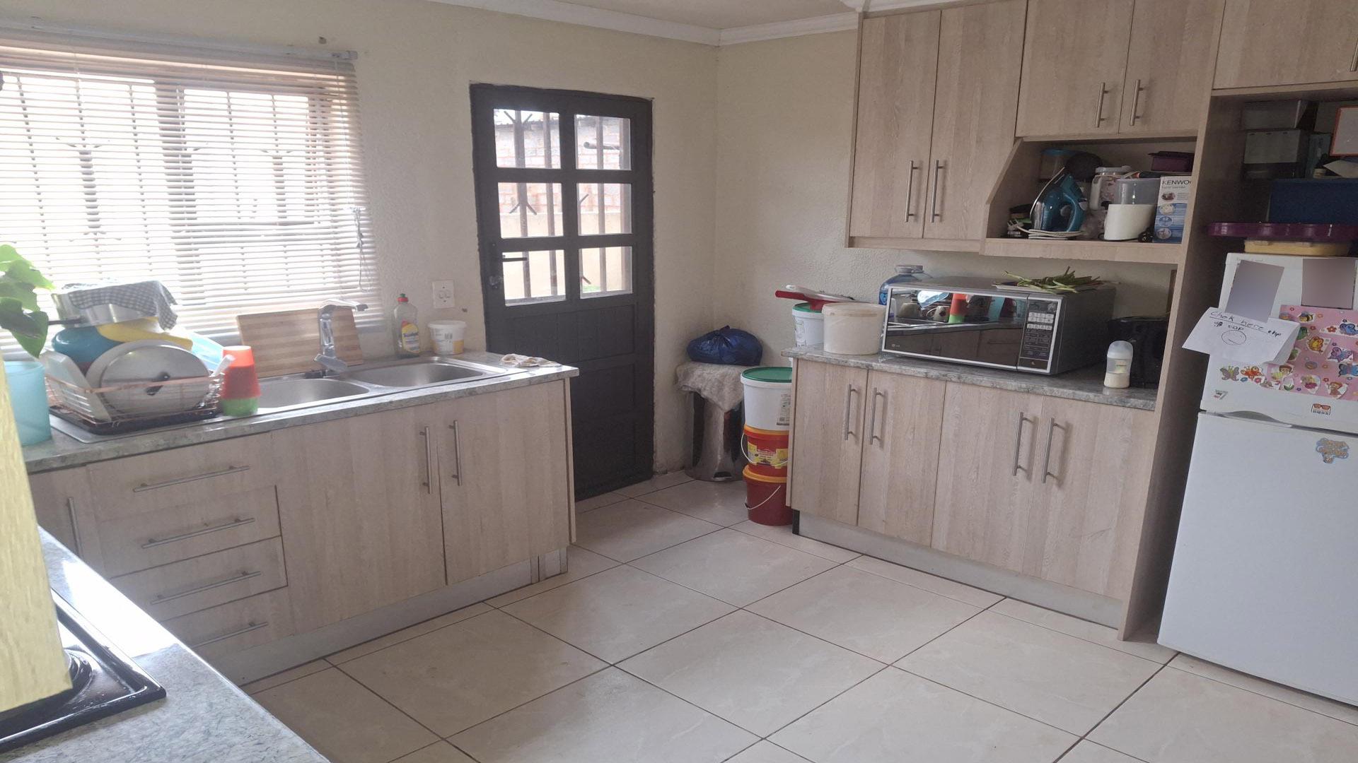 Kitchen of property in Vosloorus