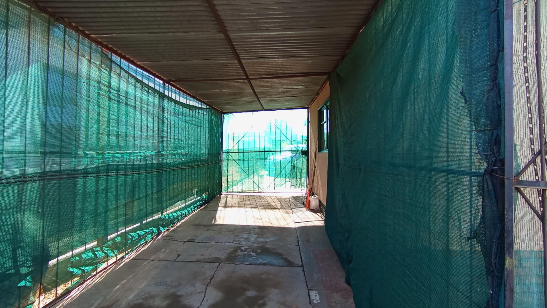 Carport  - 16 square meters of property in Mabopane