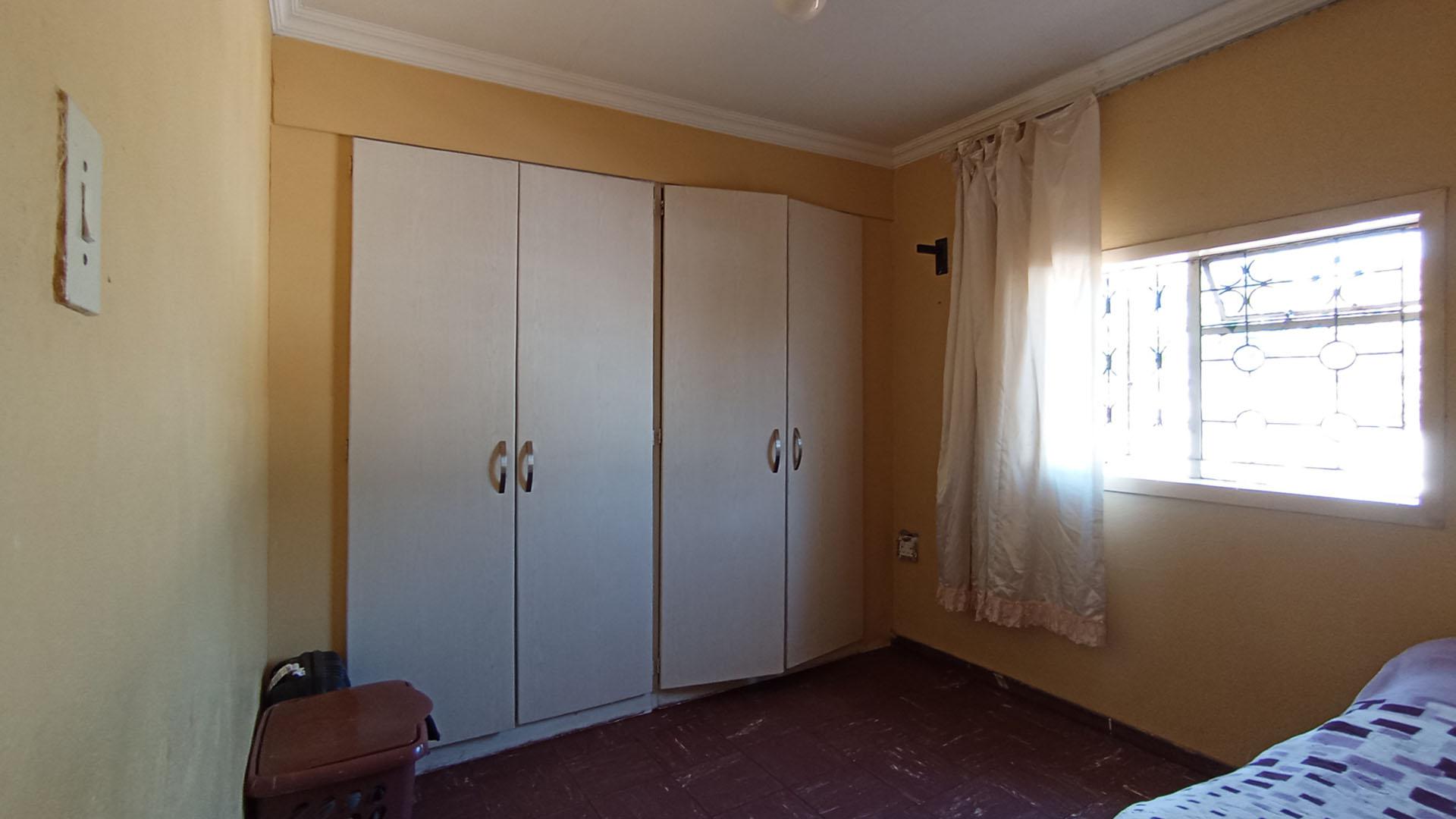 Bed Room 1 - 12 square meters of property in Mabopane