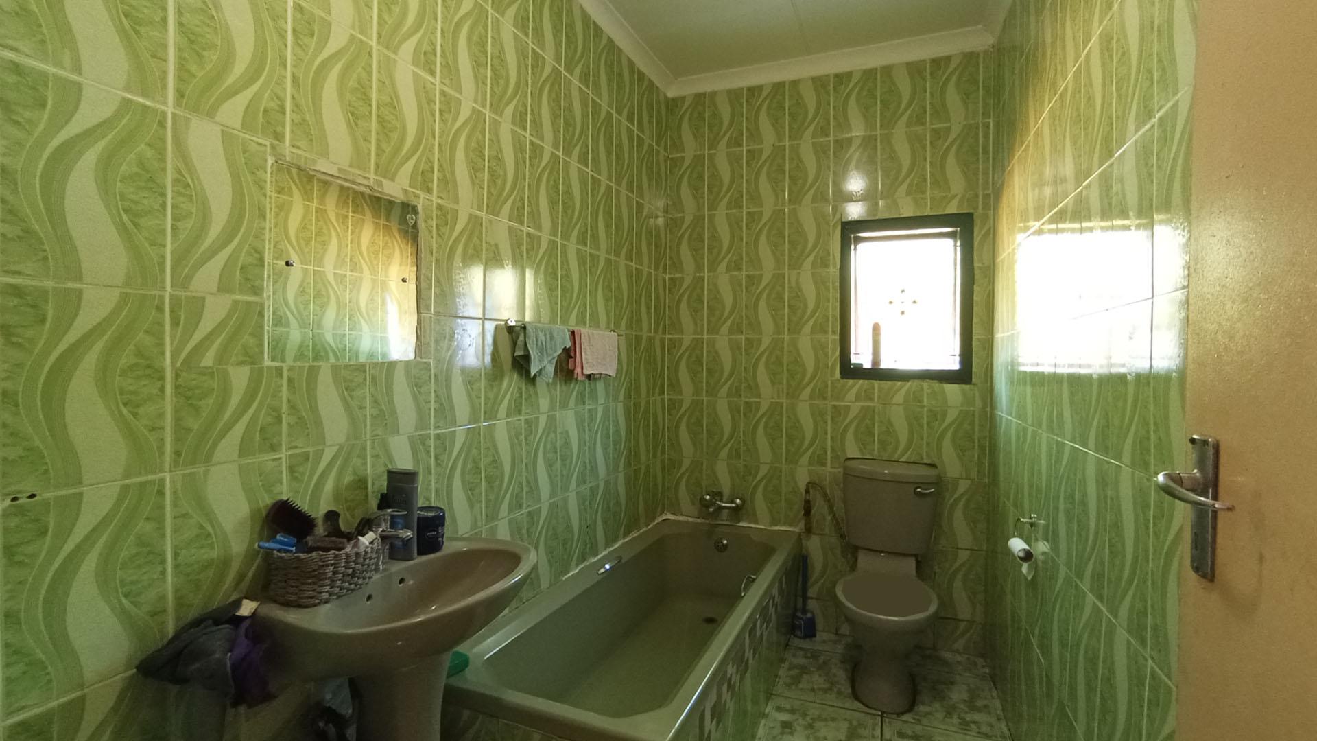 Bathroom 1 - 5 square meters of property in Mabopane