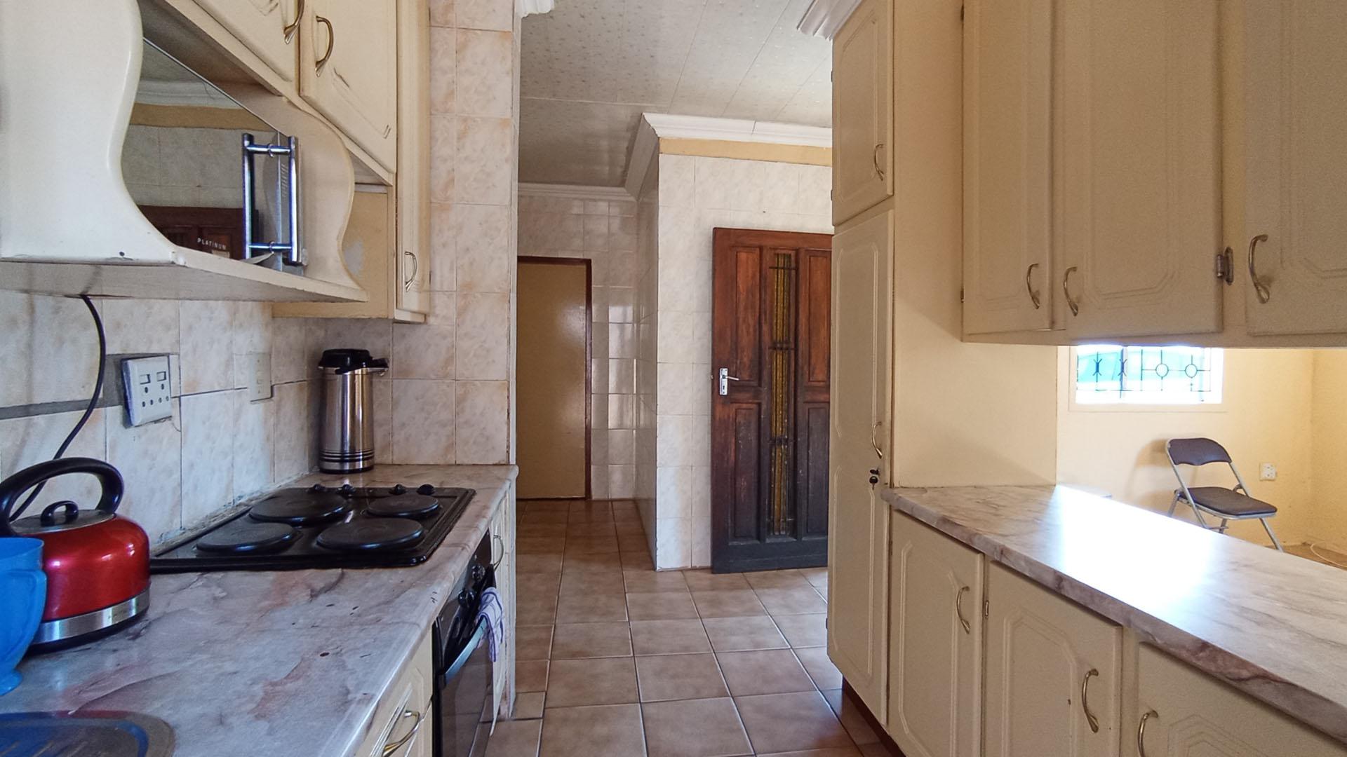 Kitchen of property in Mabopane