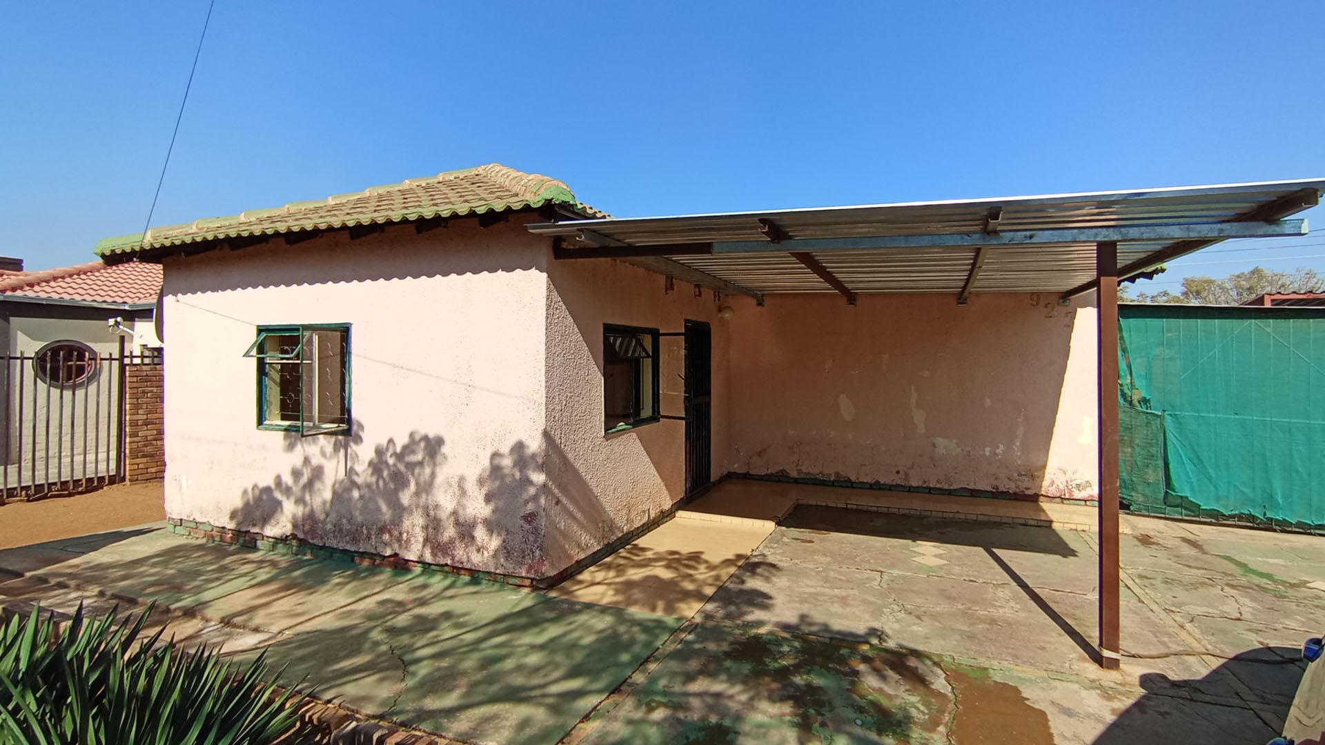 Front View of property in Mabopane