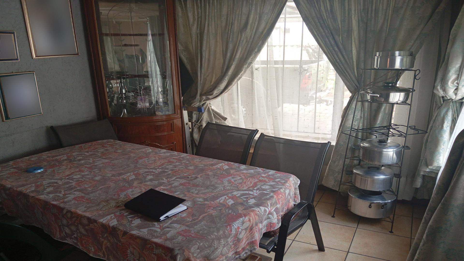 Dining Room of property in Jabavu