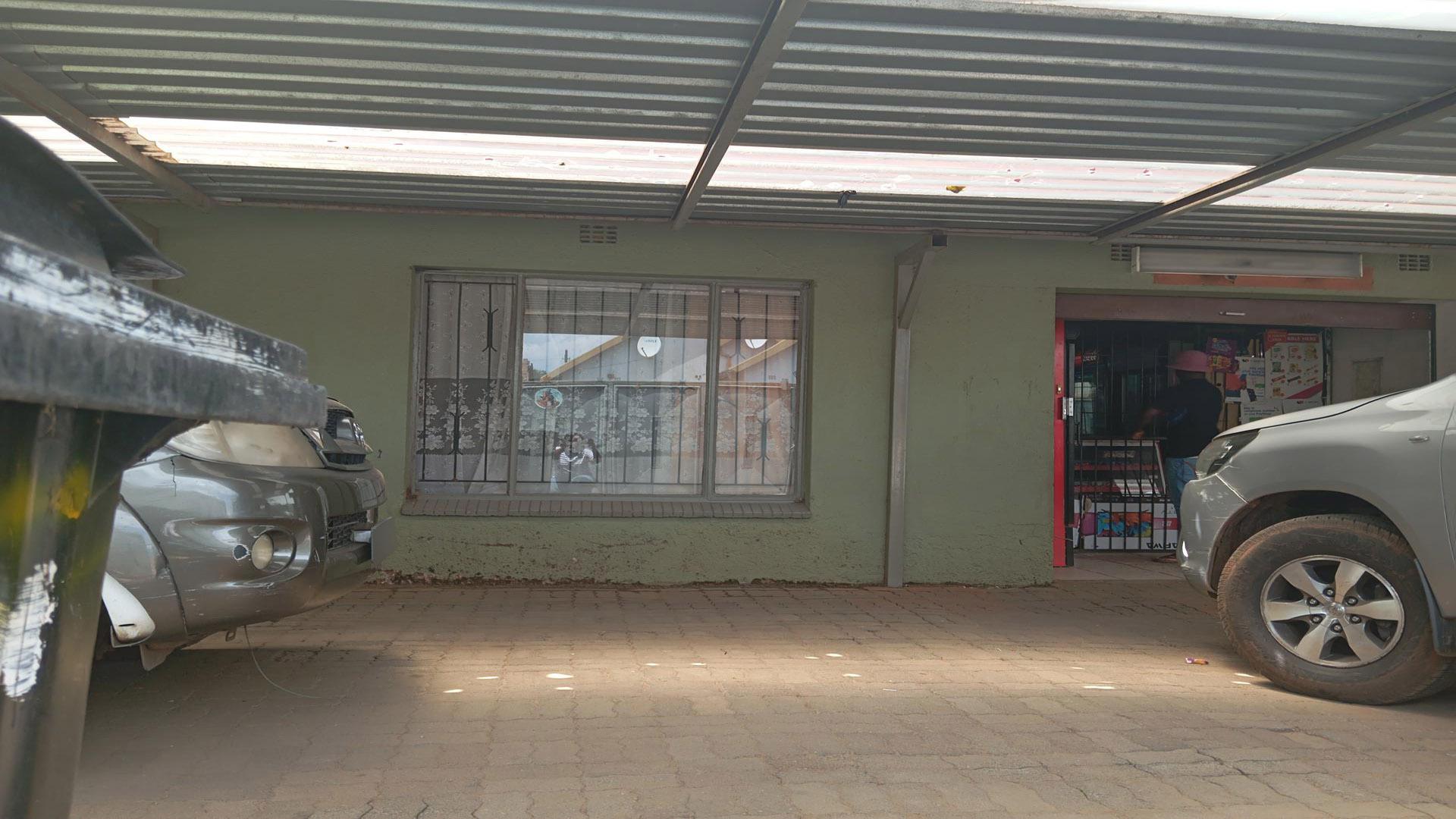 Carport  of property in Jabavu