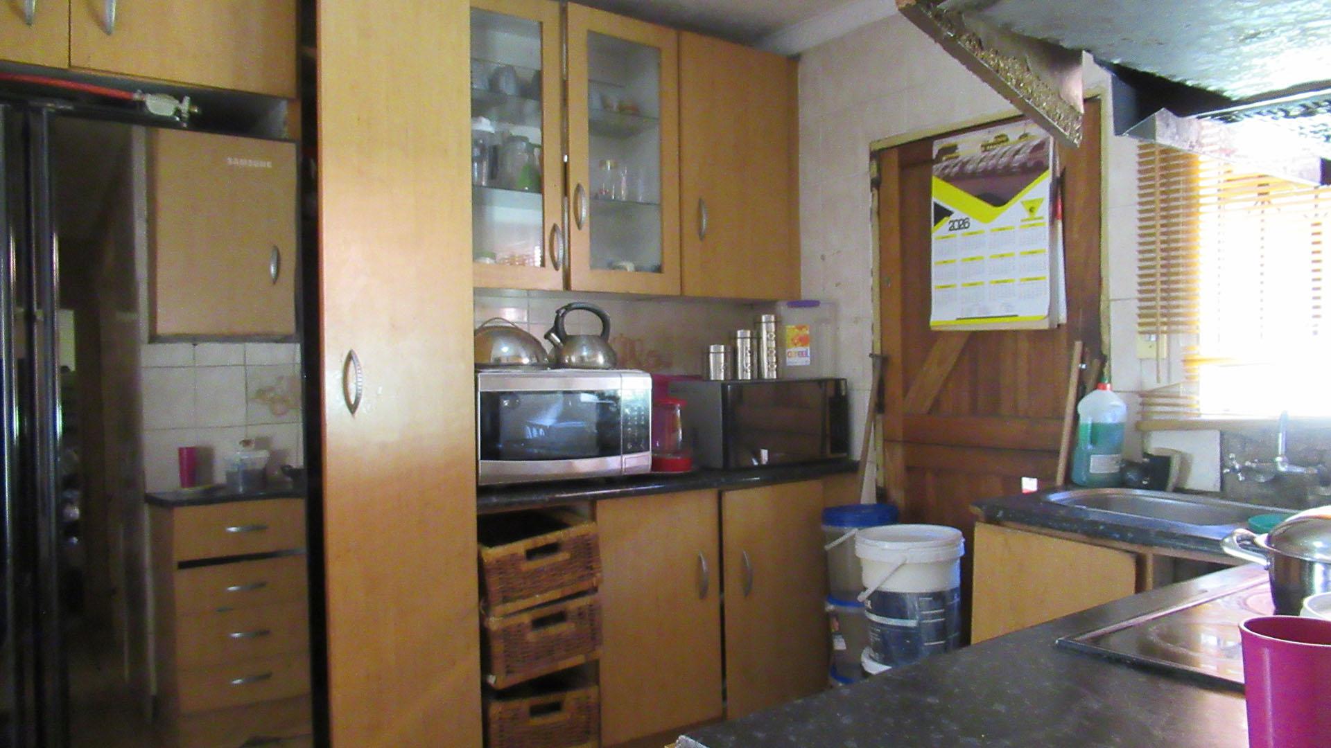 Kitchen - 11 square meters of property in Jabavu