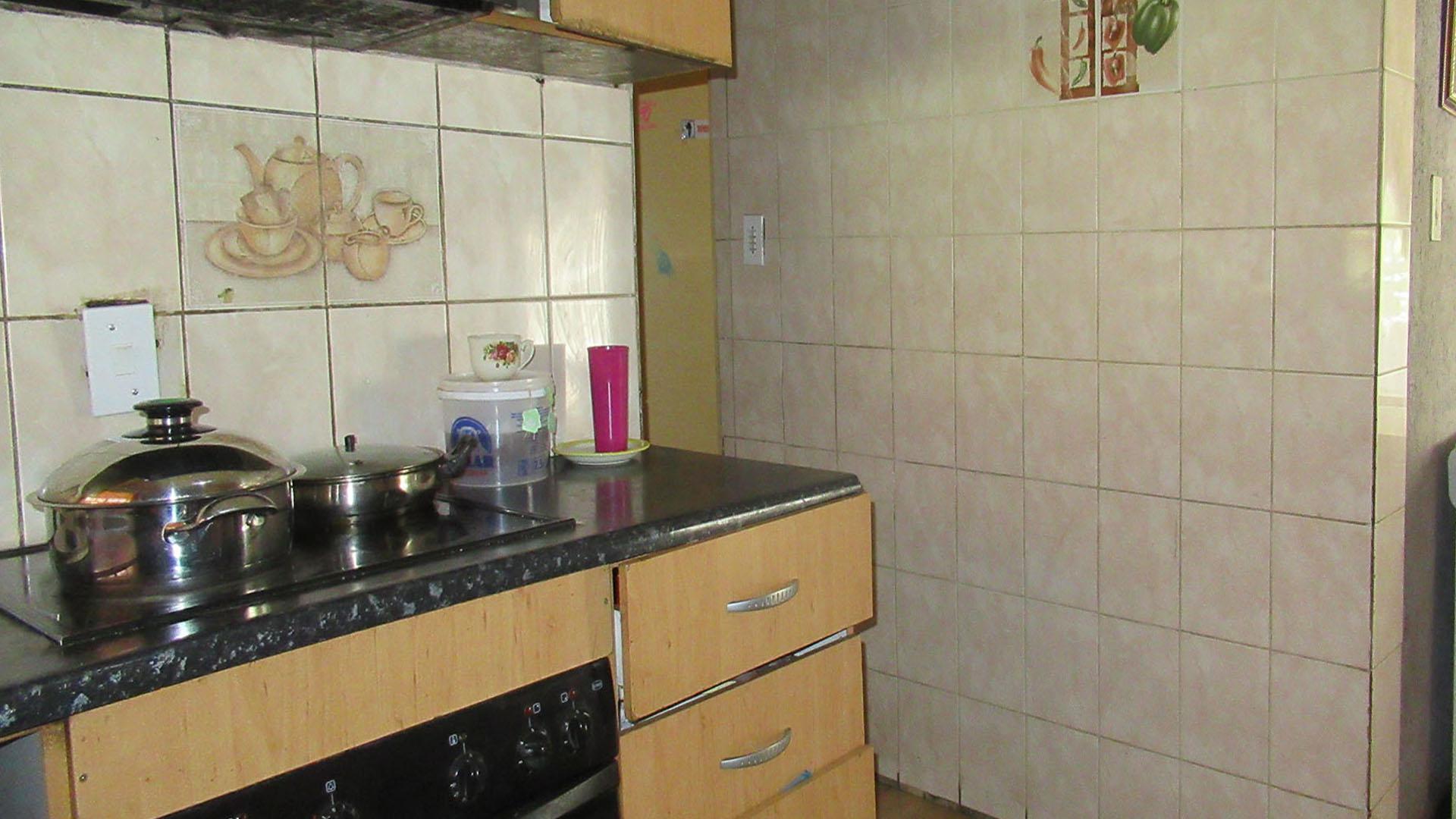 Kitchen - 11 square meters of property in Jabavu