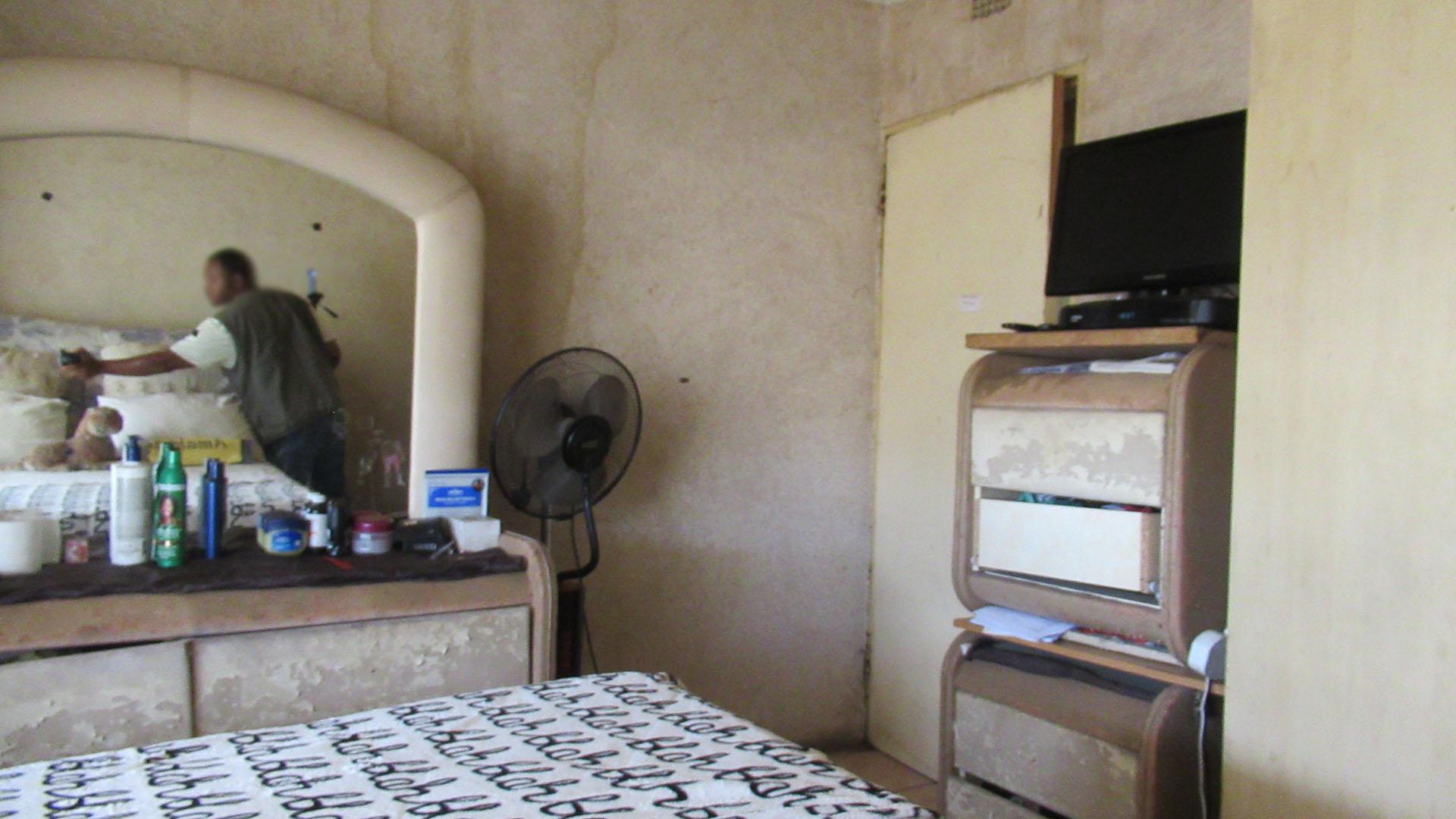 Bed Room 3 - 14 square meters of property in Jabavu