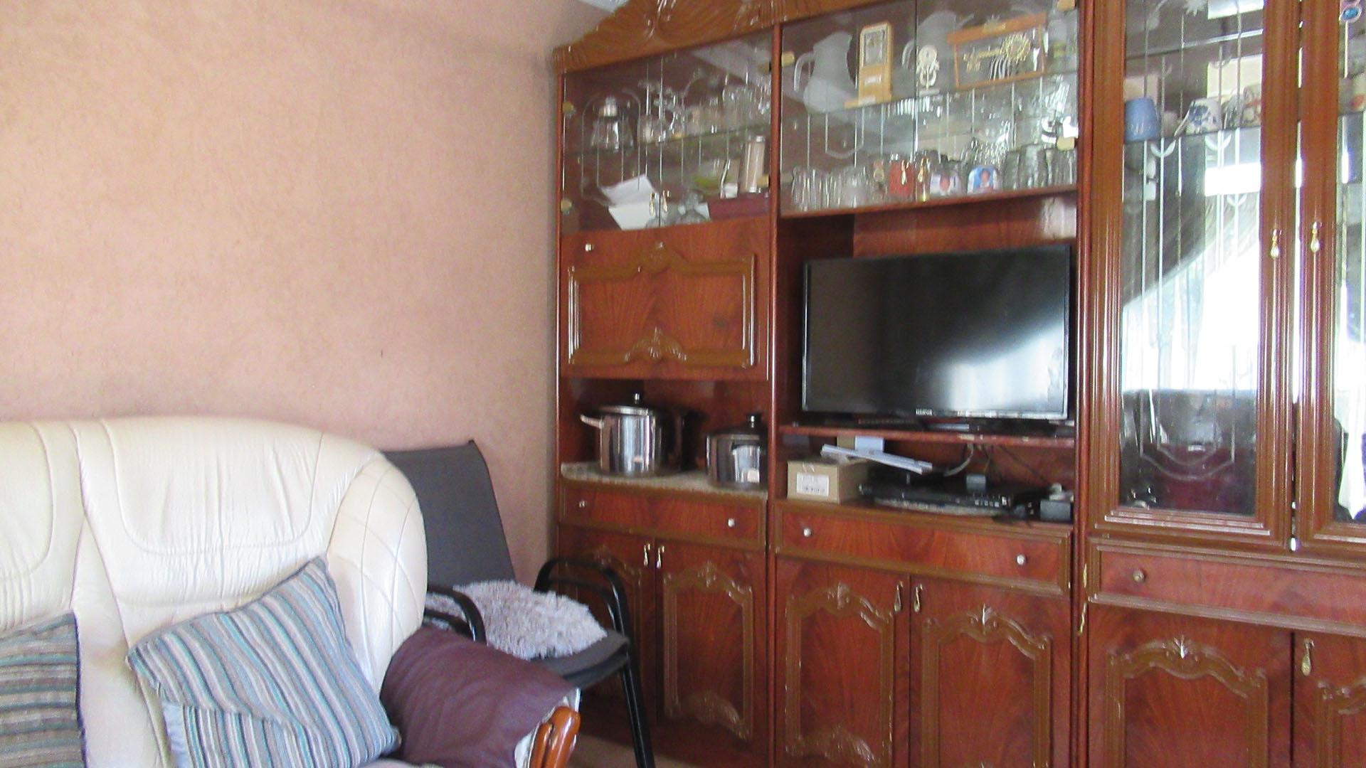 Lounges - 17 square meters of property in Jabavu