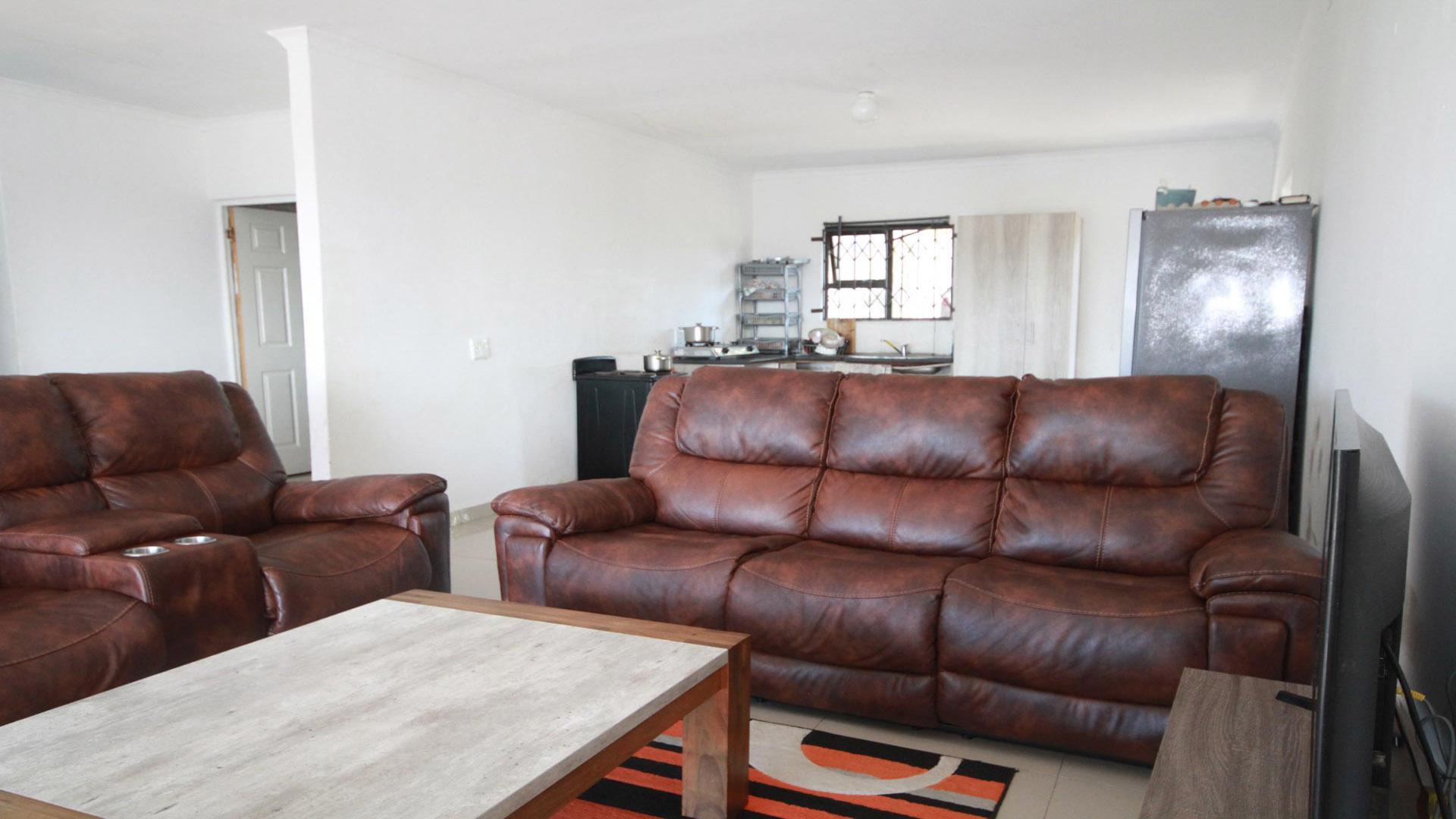 Lounges of property in Lovu