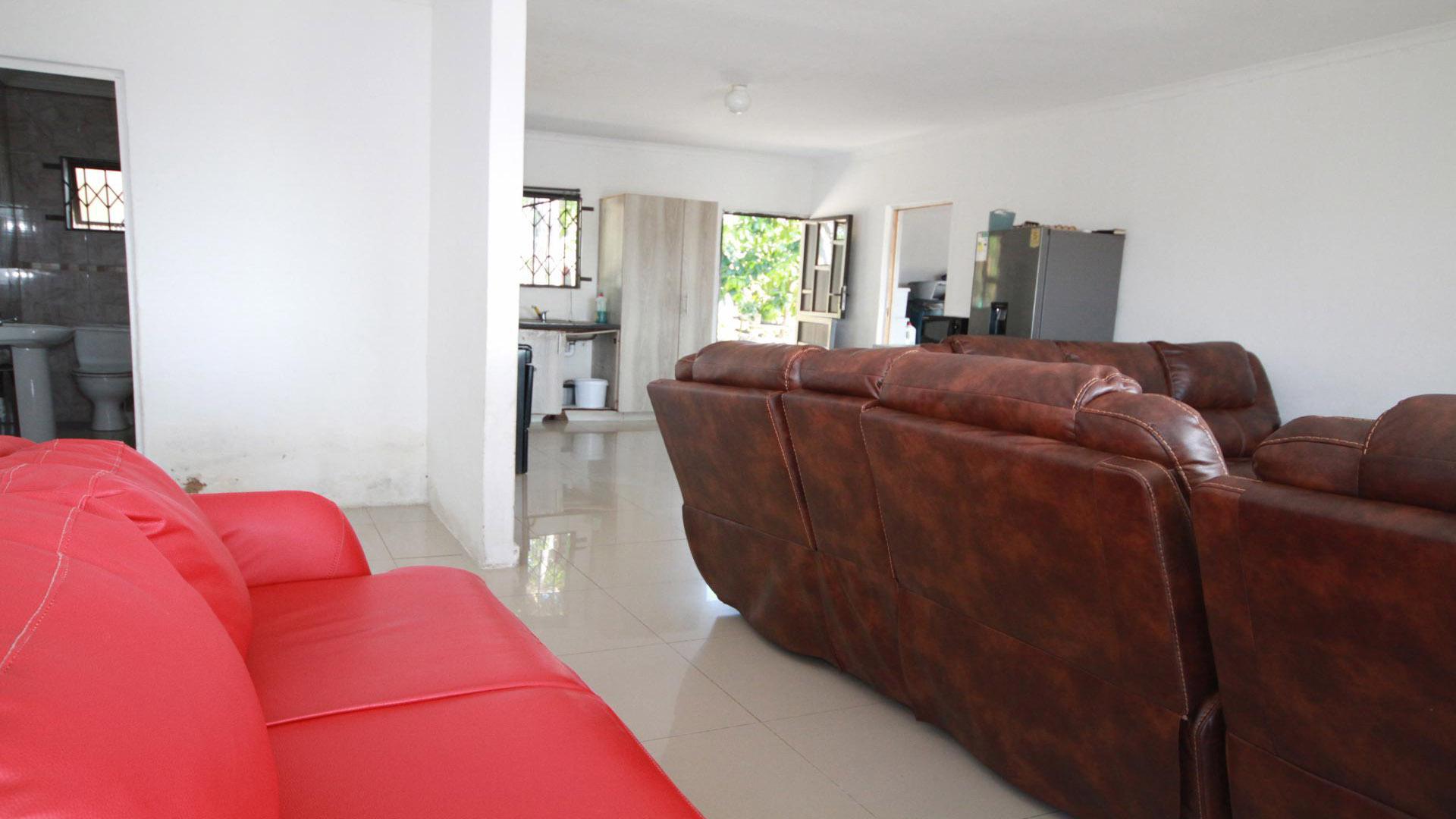 Dining Room of property in Lovu