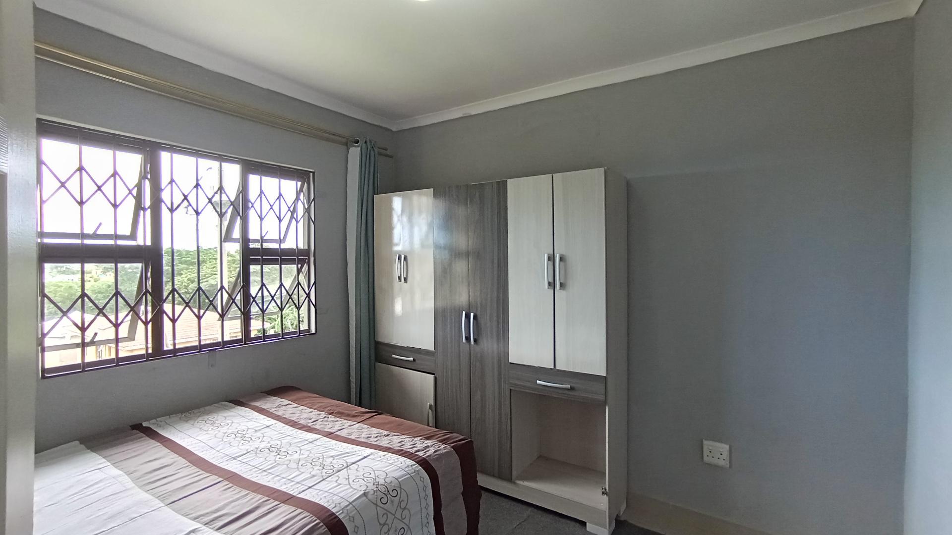 Bed Room 2 - 11 square meters of property in Lovu