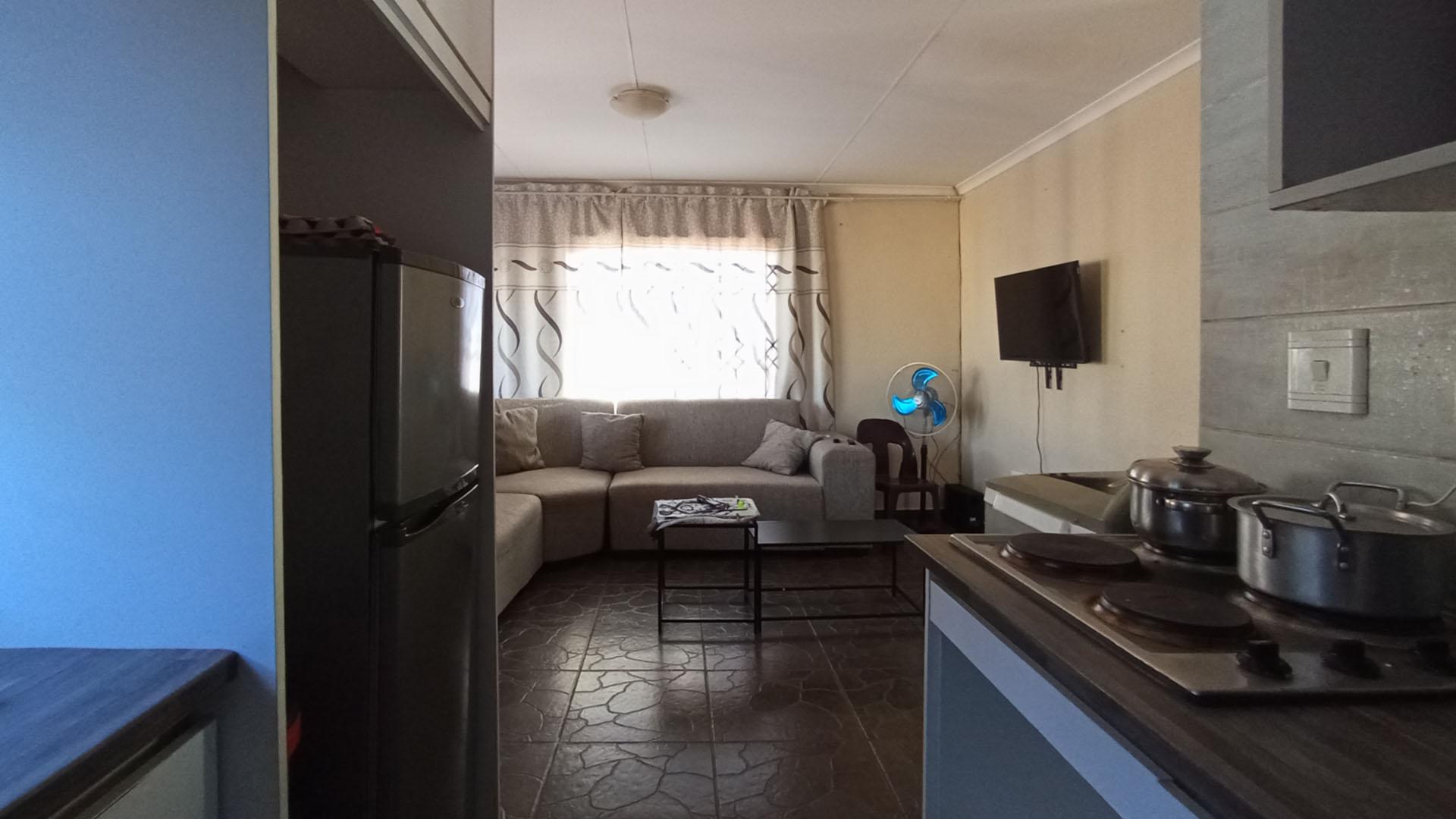 Kitchen - 5 square meters of property in Soshanguve East