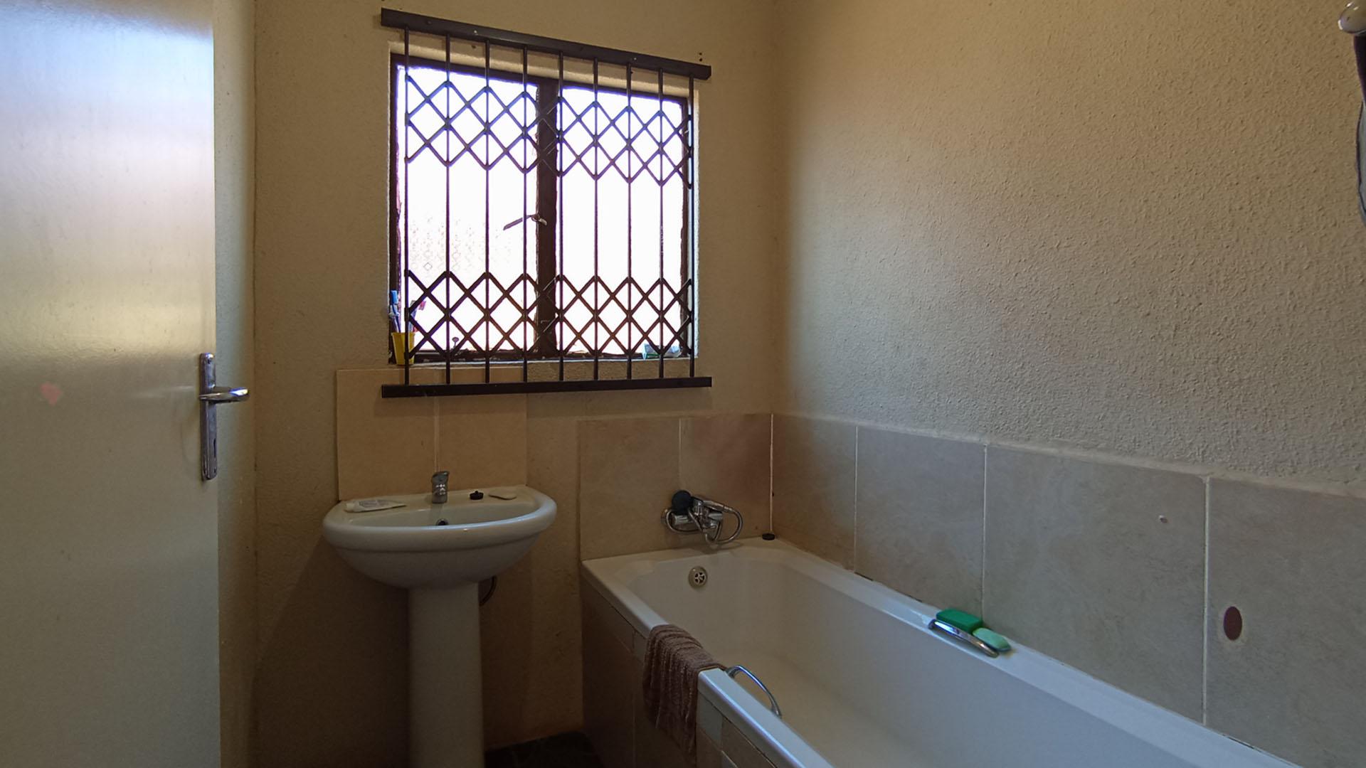 Bathroom 1 - 6 square meters of property in Soshanguve East